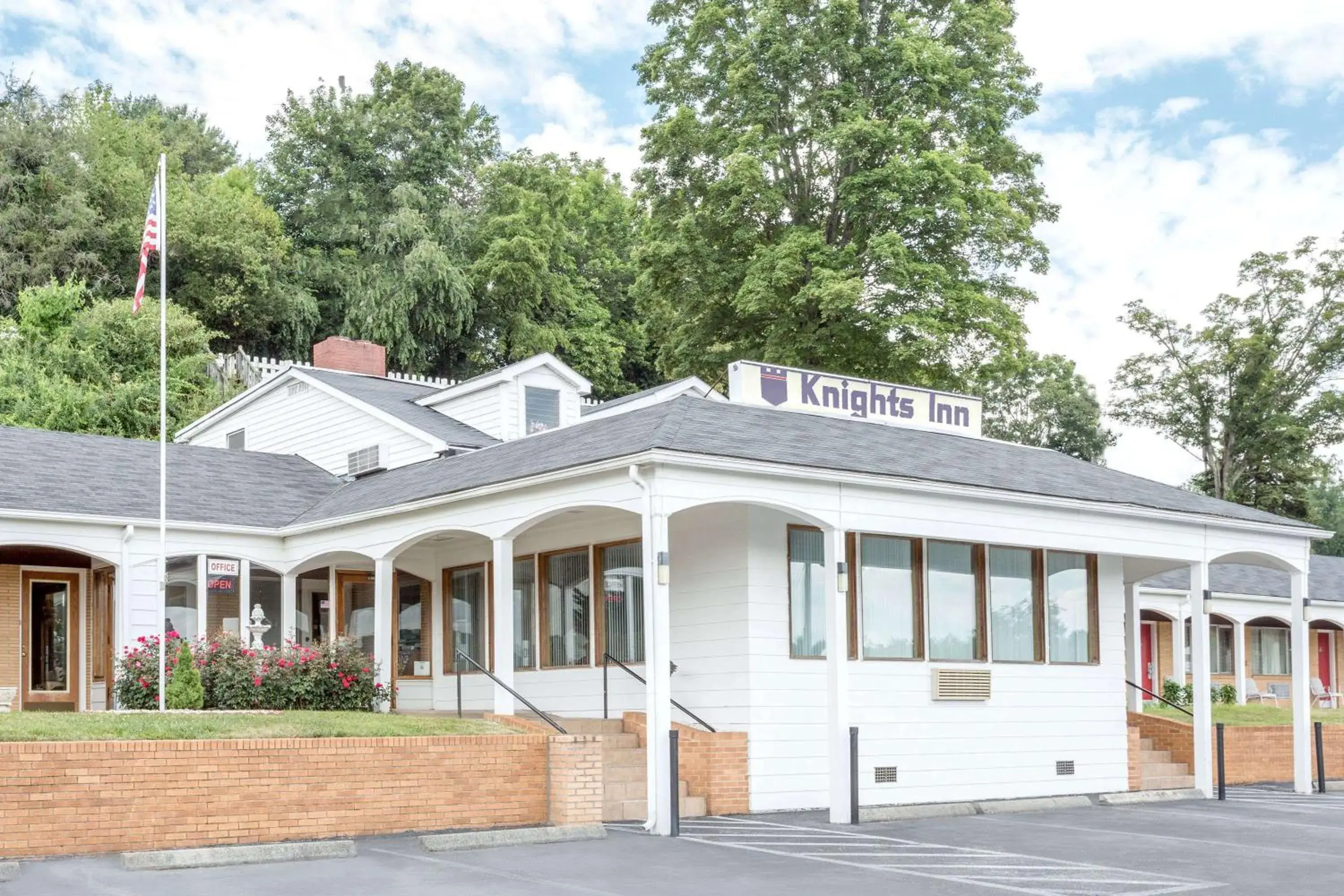 Property Building in Knights Inn Galax