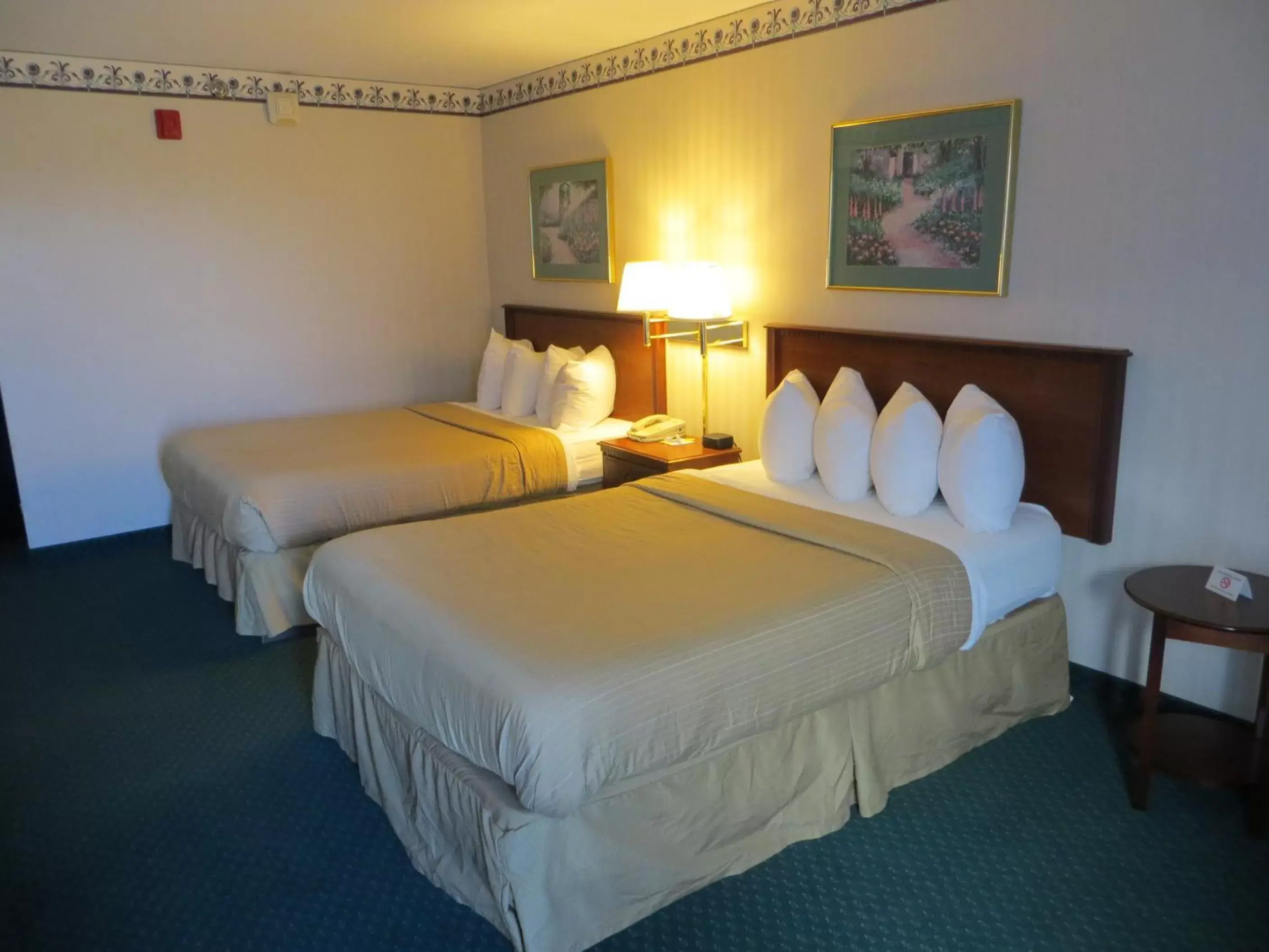 Double Room with Two Double Beds and Roll-in Shower - Mobility Access/Non-Smoking in Days Inn by Wyndham Grand Island I-80 Double Room with Two Double Beds and Roll-in Shower - Mobility Access/Non-Smoking in Days Inn by Wyndham Grand Island I-80
