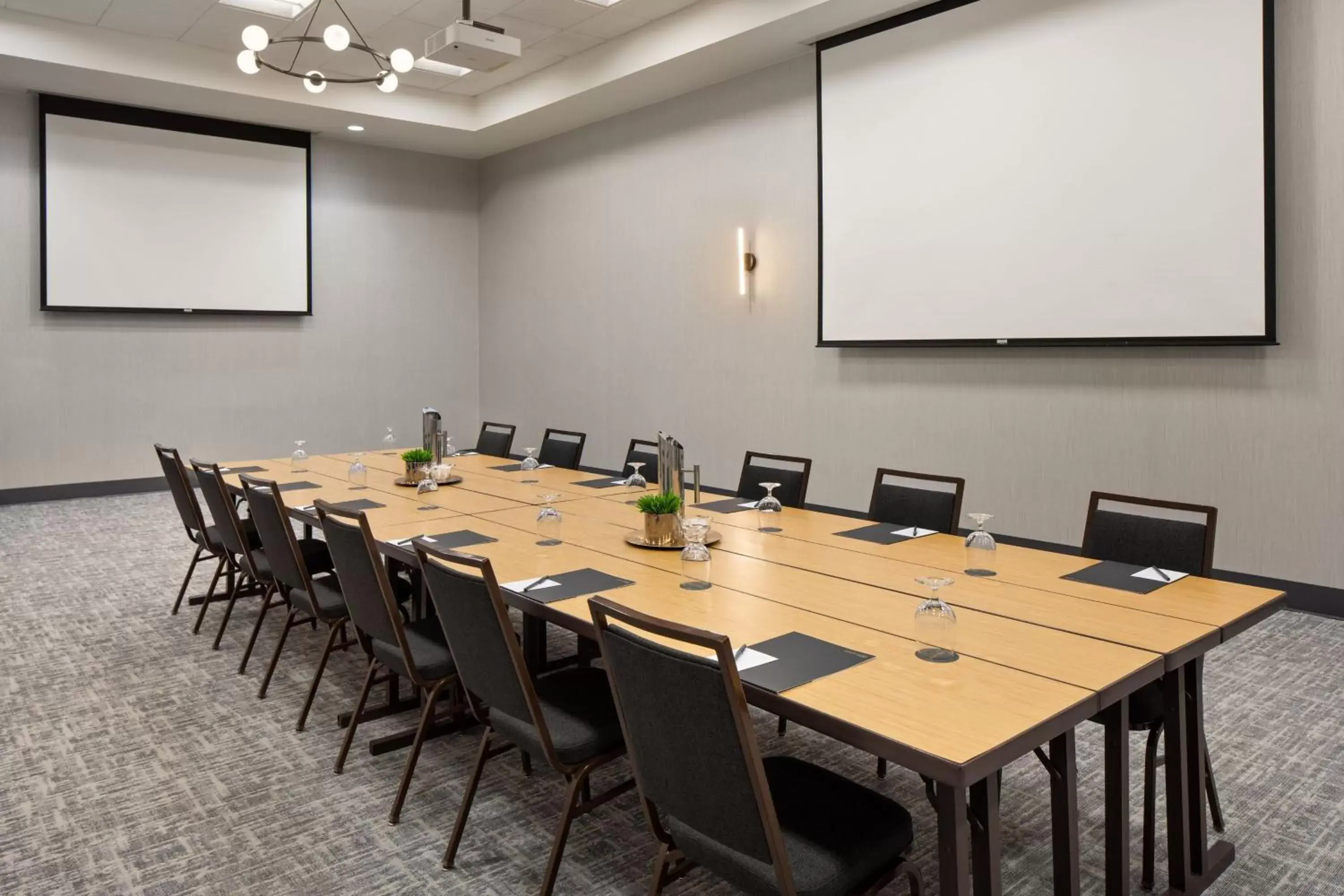 Meeting/conference room in Courtyard Mankato Hotel & Event Center