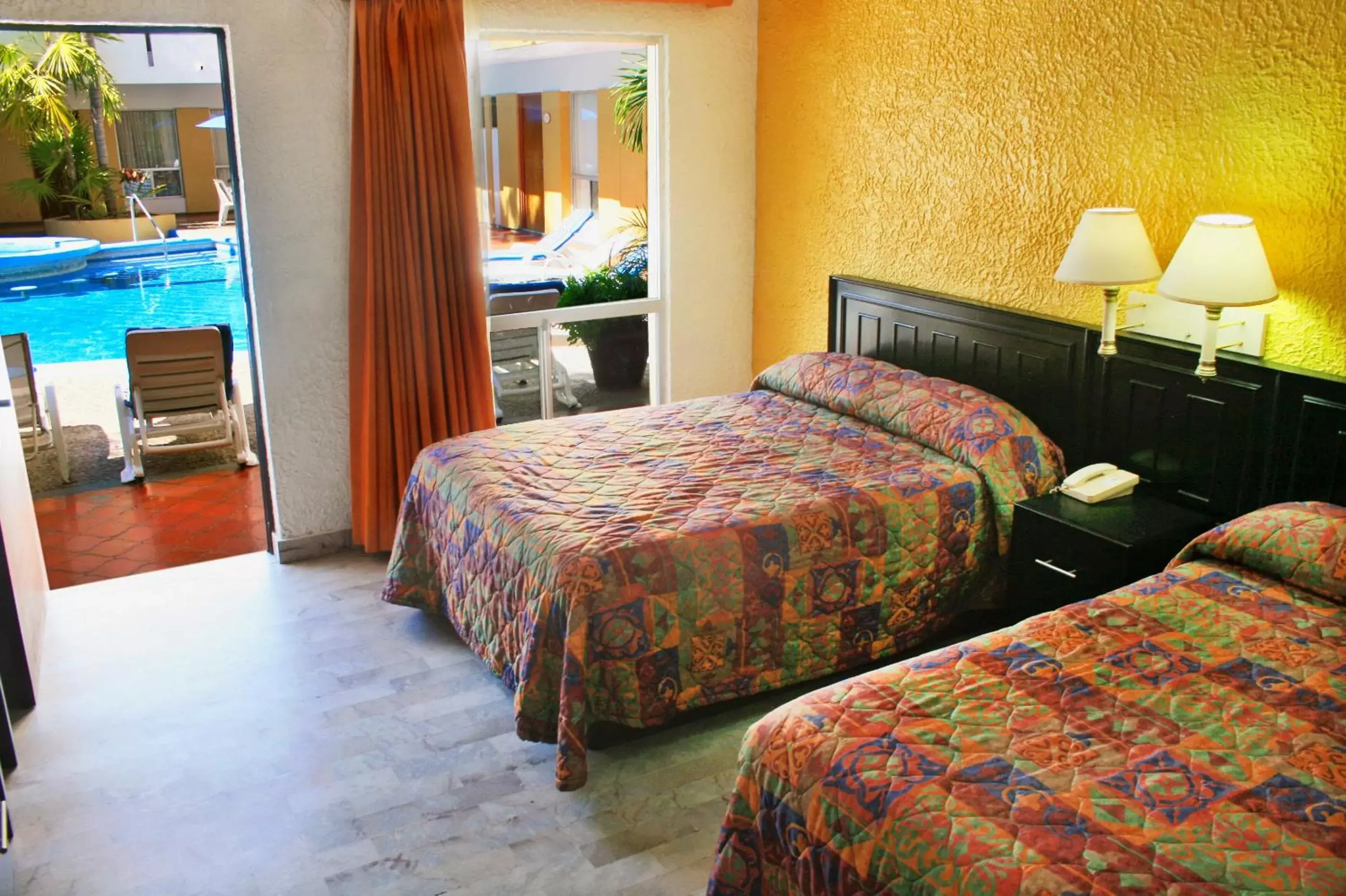 Bedroom, Bed in Hotel Azteca Inn