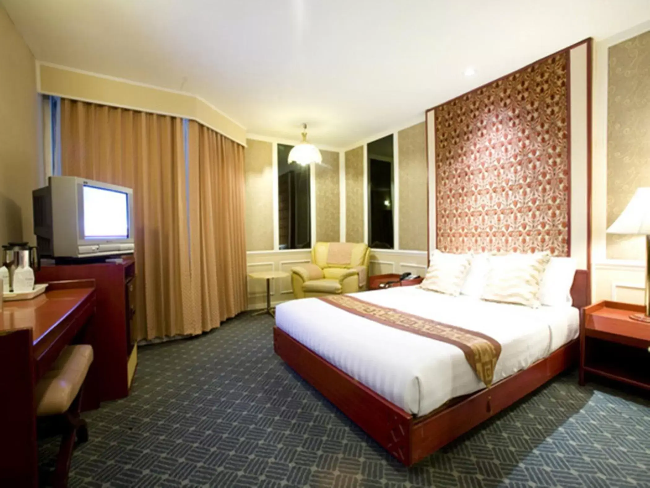 Photo of the whole room, Bed in Fortuna Hotel