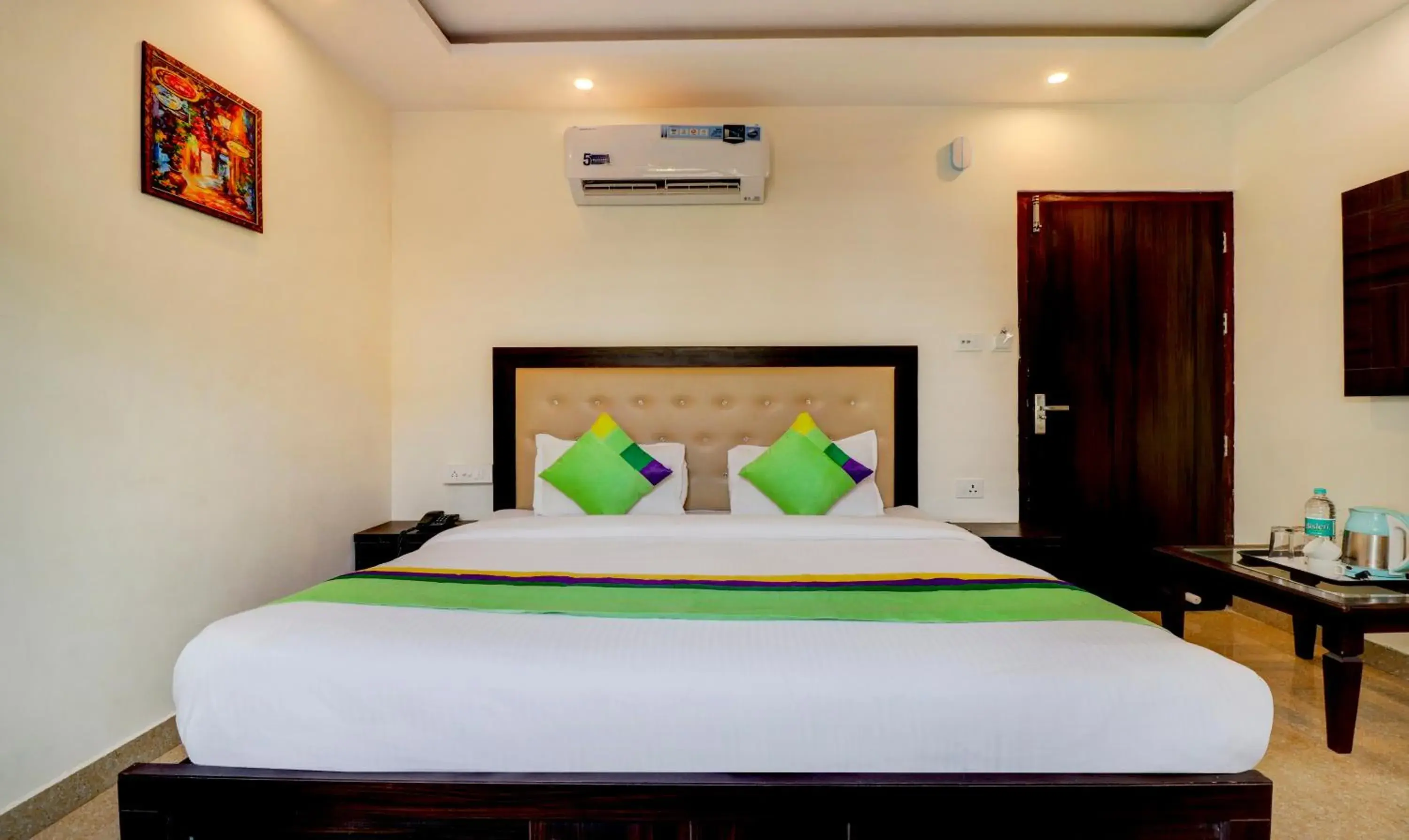 Bedroom, Bed in Itsy Hotels NV, Tapovan Bedroom, Bed in Itsy Hotels NV, Tapovan