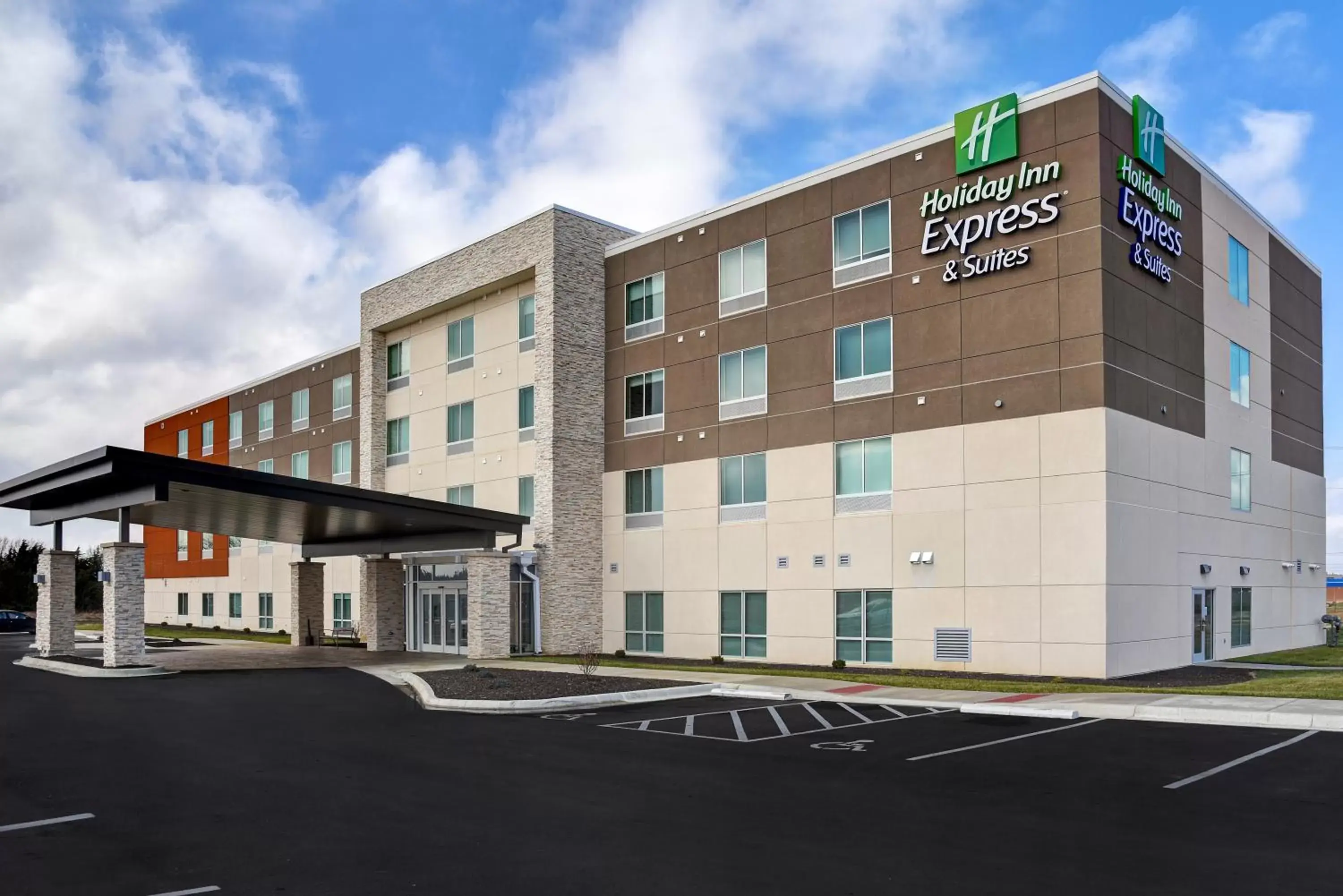 Property Building in Holiday Inn Express & Suites - Ottawa, an IHG Hotel