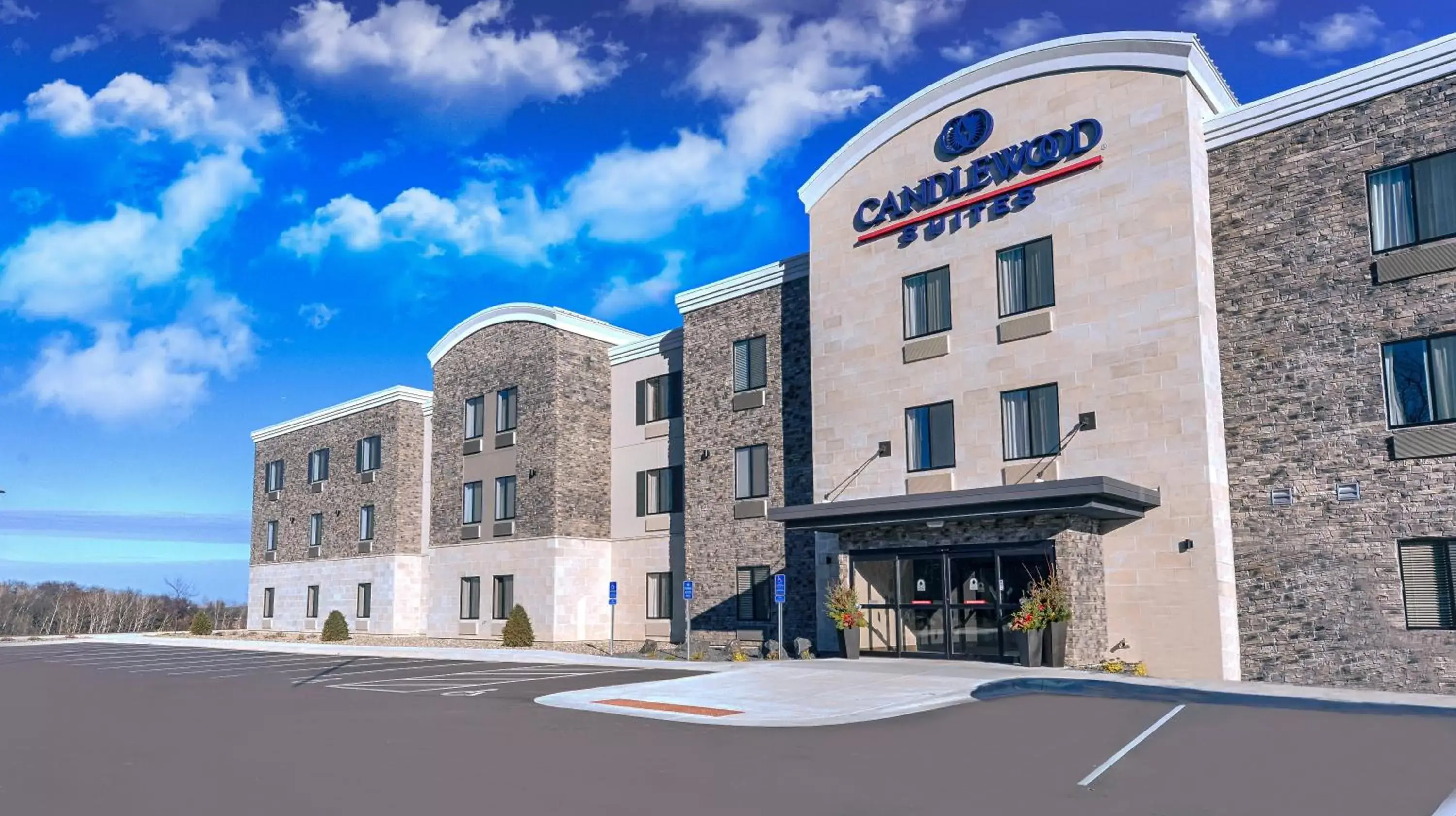 Property Building in Candlewood Suites Lakeville I-35, an IHG Hotel
