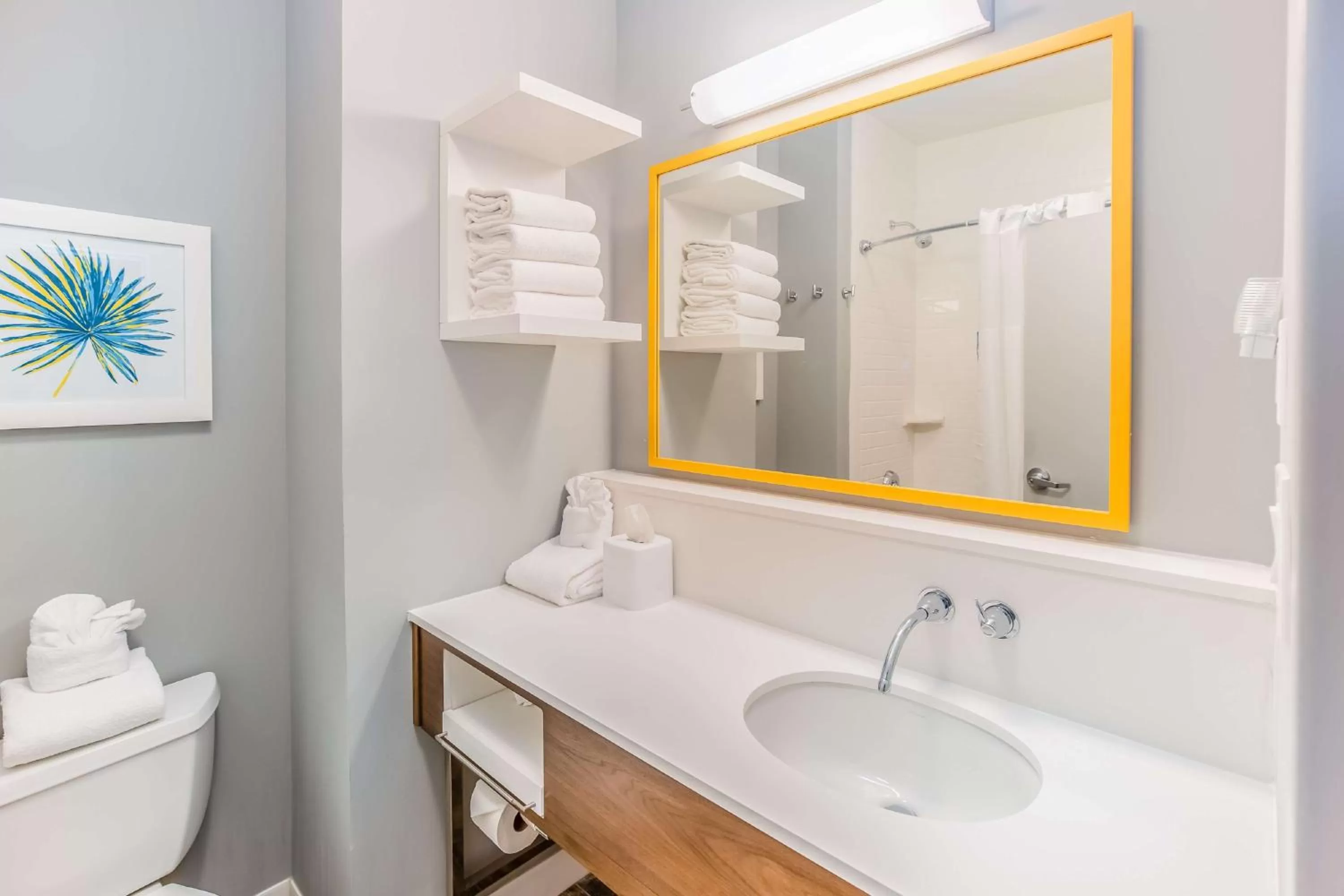 Living room in Hampton Inn Pensacola Beach