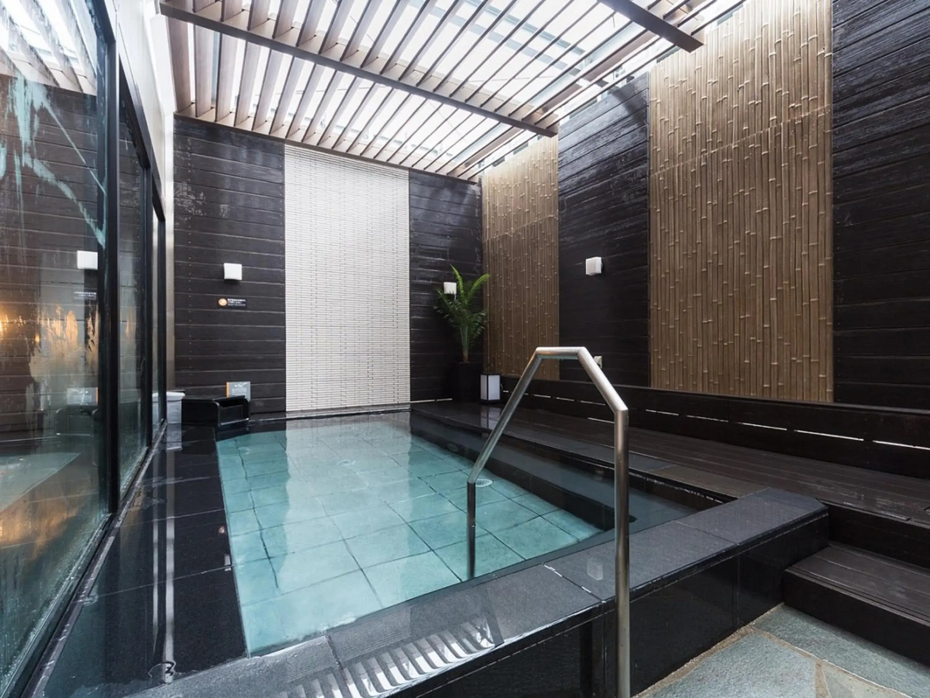 Open Air Bath, Swimming Pool in APA Hotel & Resort Nishishinjuku-Gochome-Eki Tower