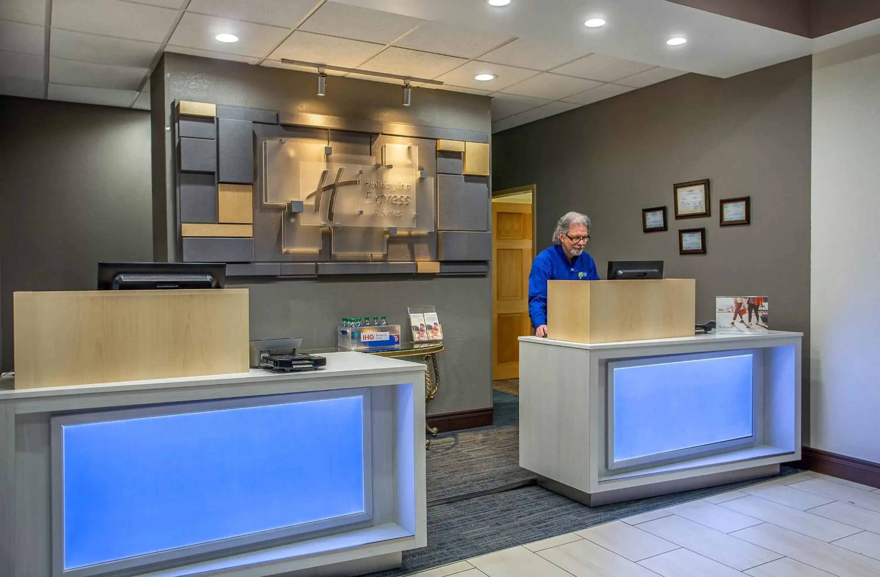 Property building, Lobby/Reception in Holiday Inn Express & Suites Morristown, an IHG Hotel