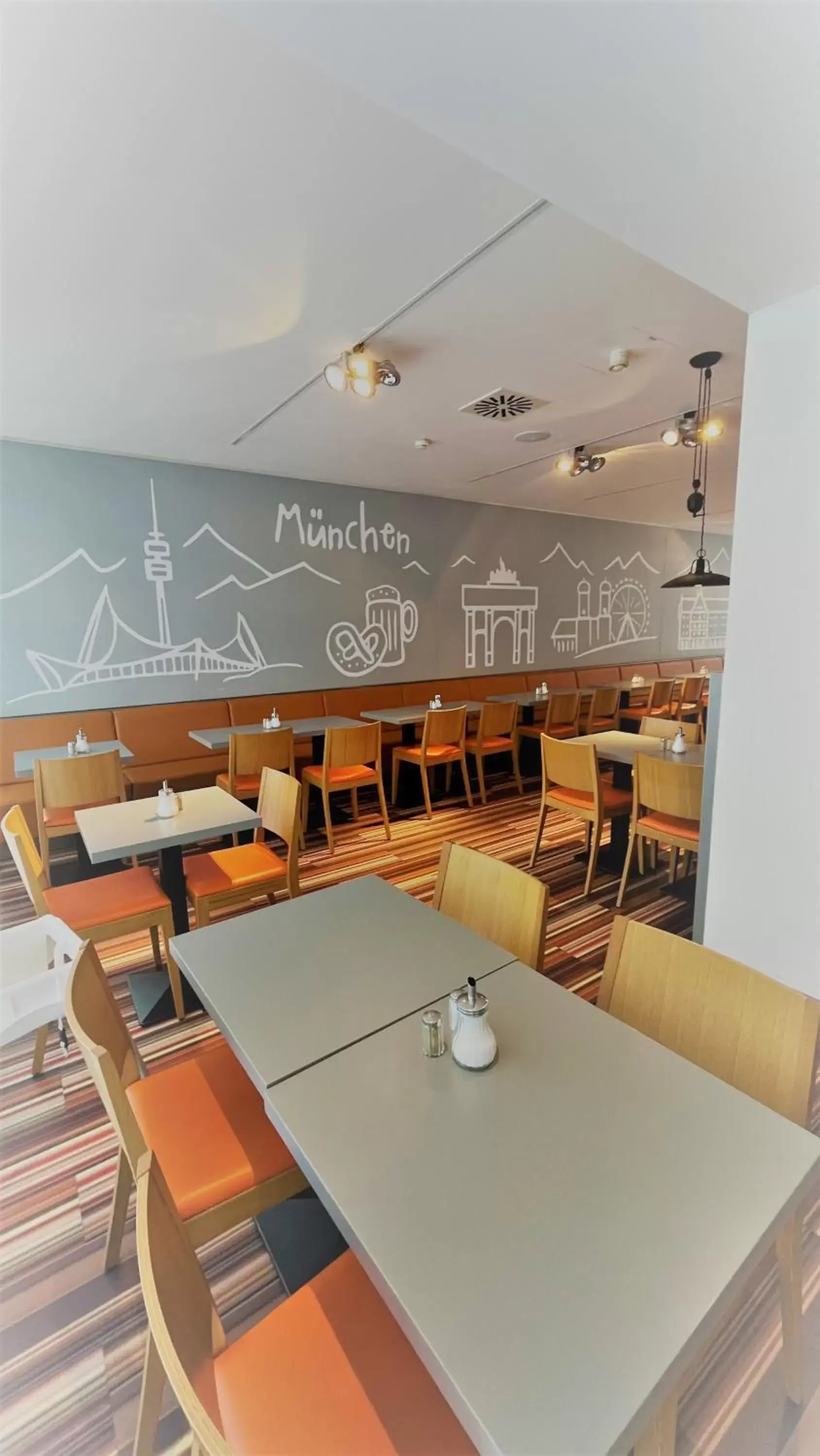 Breakfast, Restaurant/Places to Eat in Styles Hotel München Messe