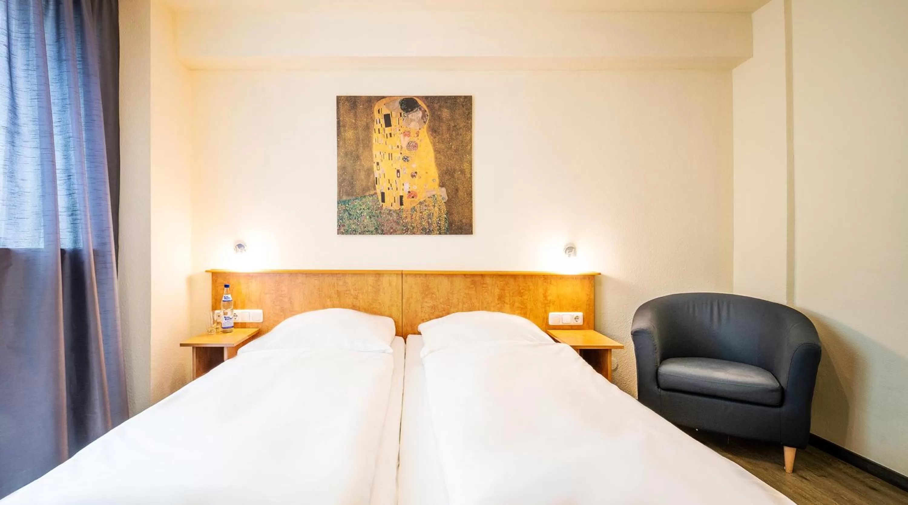 Bedroom, Bed in Schroeders City-Style-Hotel