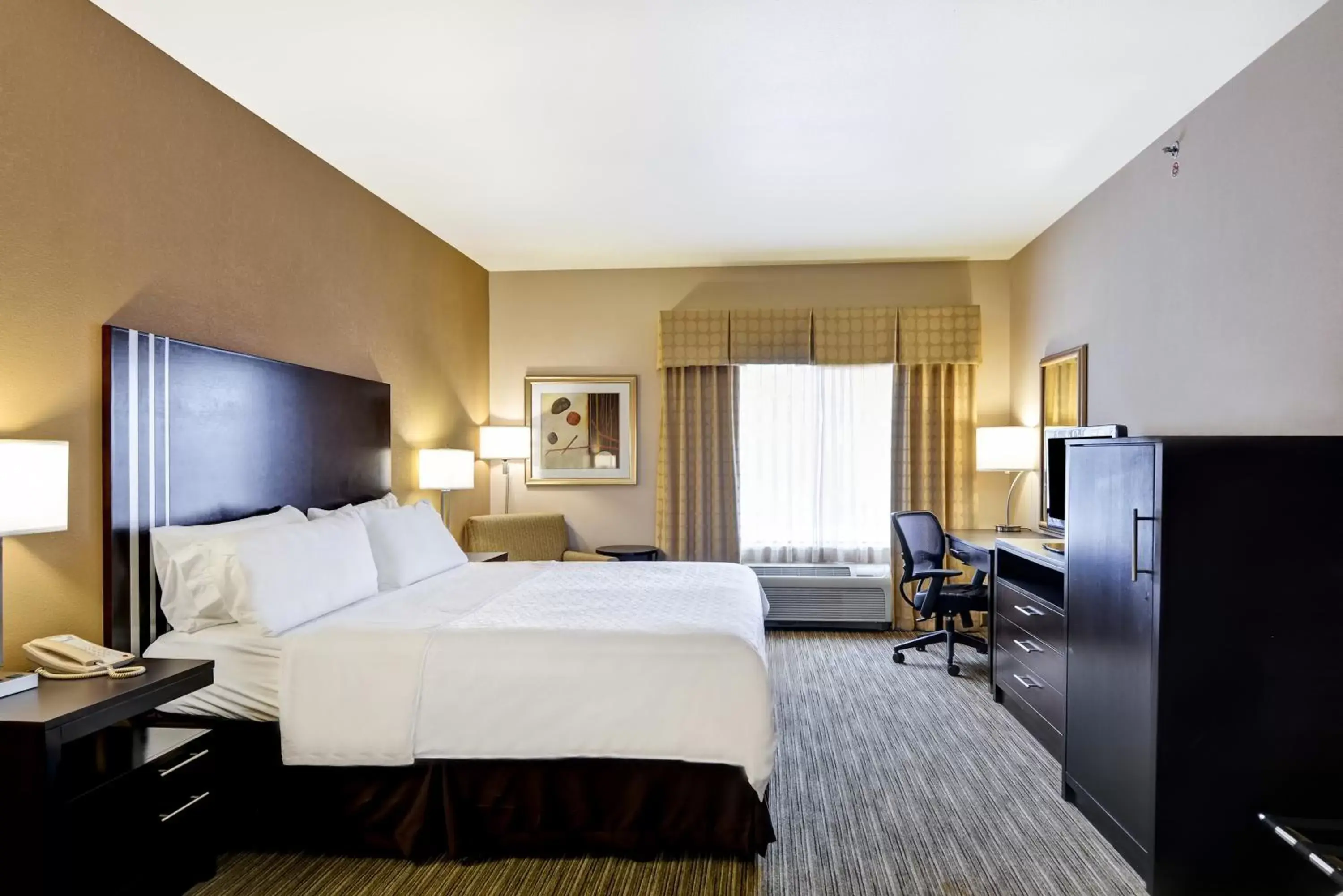 Photo of the whole room in Holiday Inn Express Hotel & Suites Milwaukee-New Berlin, an IHG Hotel