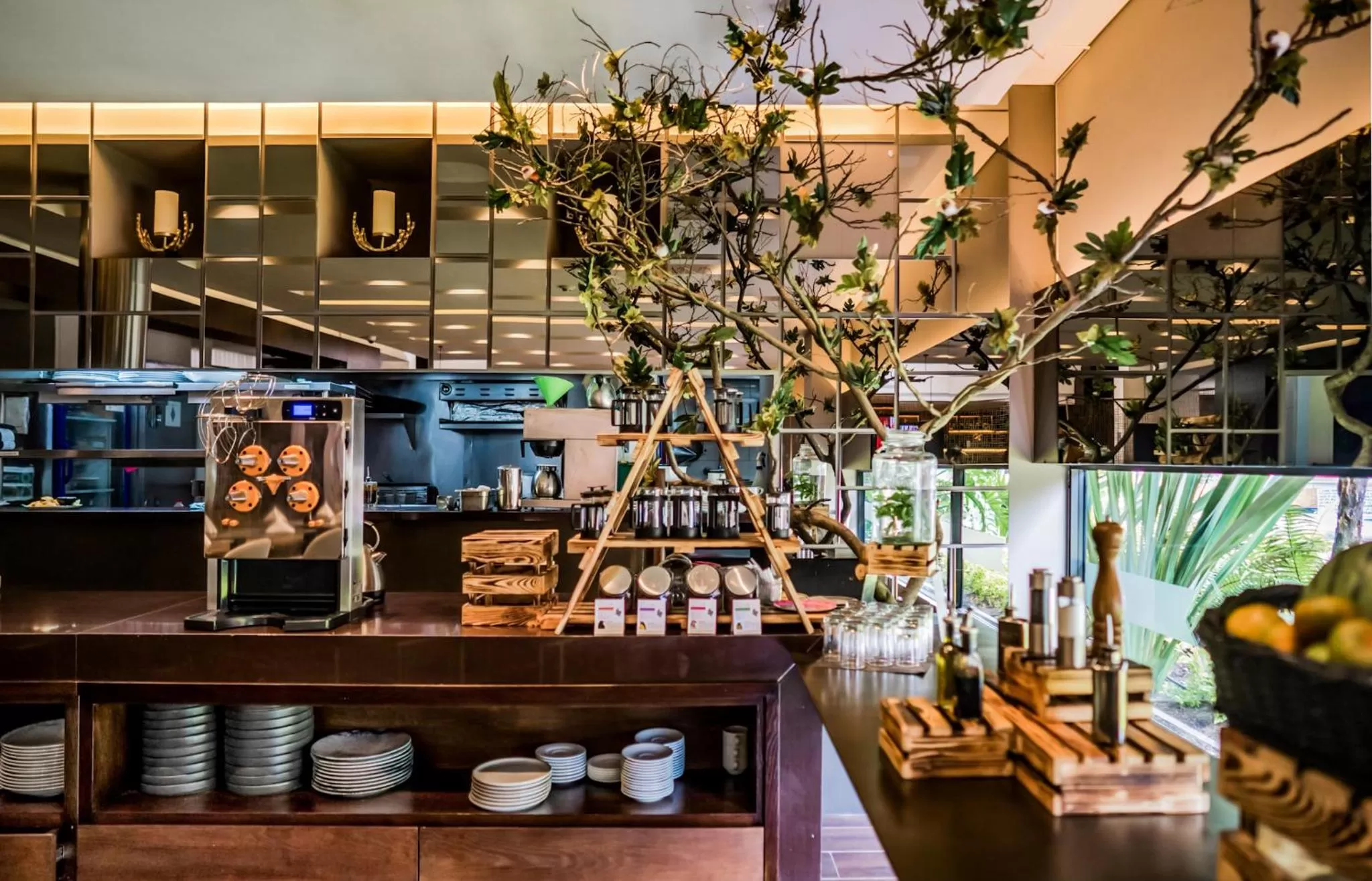 Restaurant/places to eat in Hotel 93 Luxury Suites by Preferred