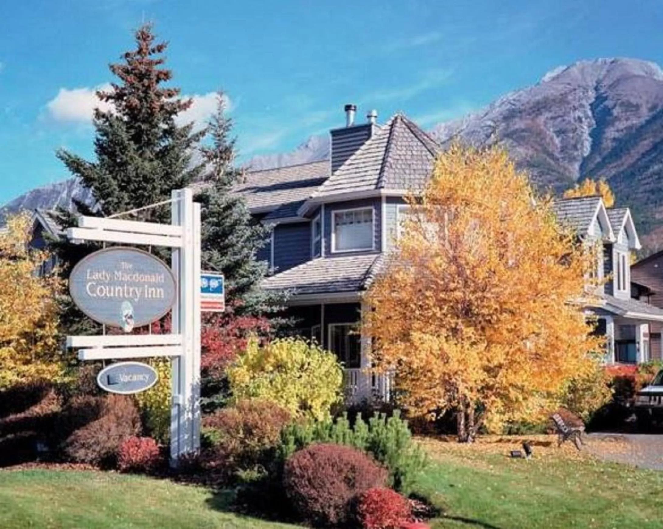 Facade/entrance in Lady MacDonald Country Inn