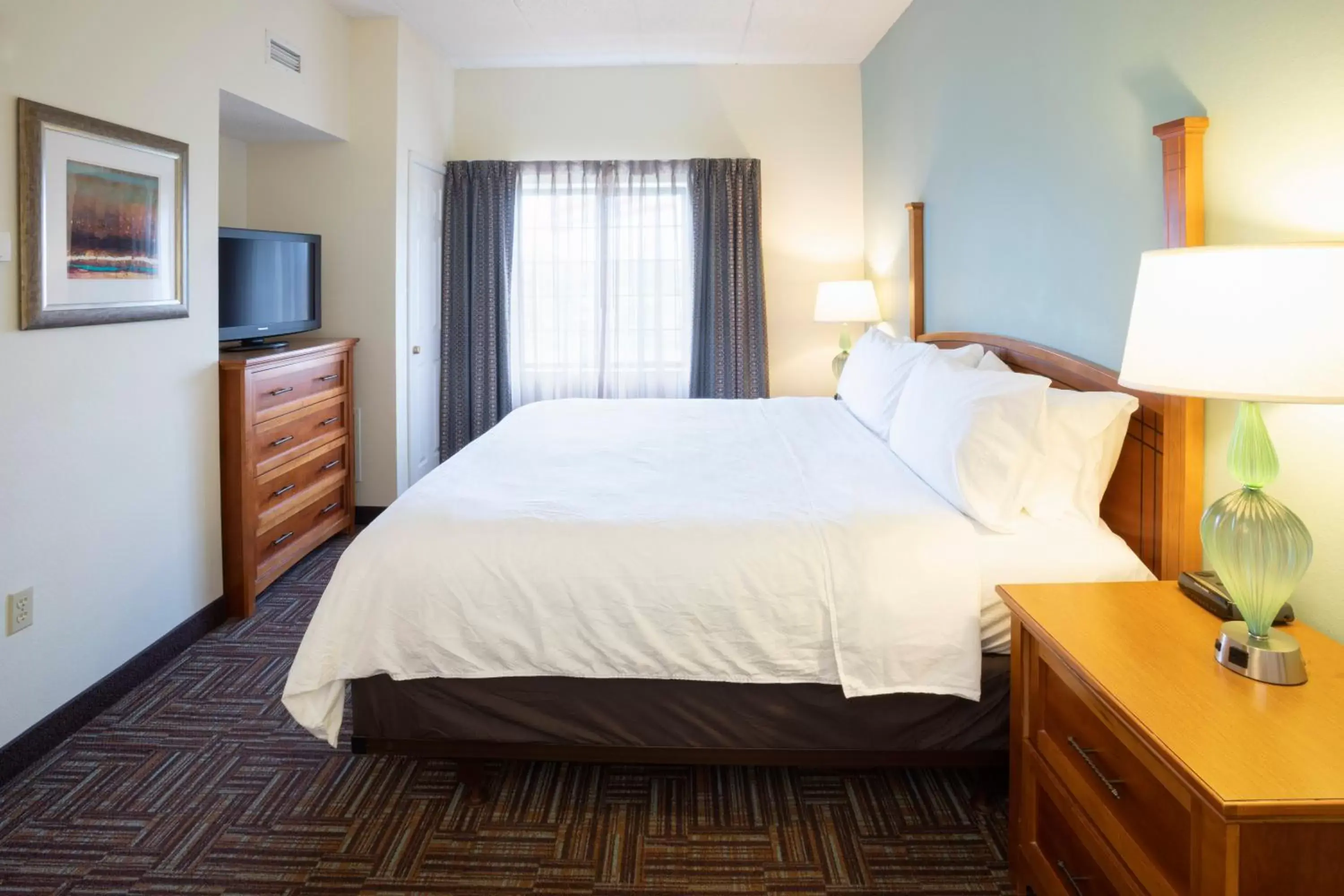 Photo of the whole room, Bed in Staybridge Suites Minneapolis-Bloomington, an IHG Hotel
