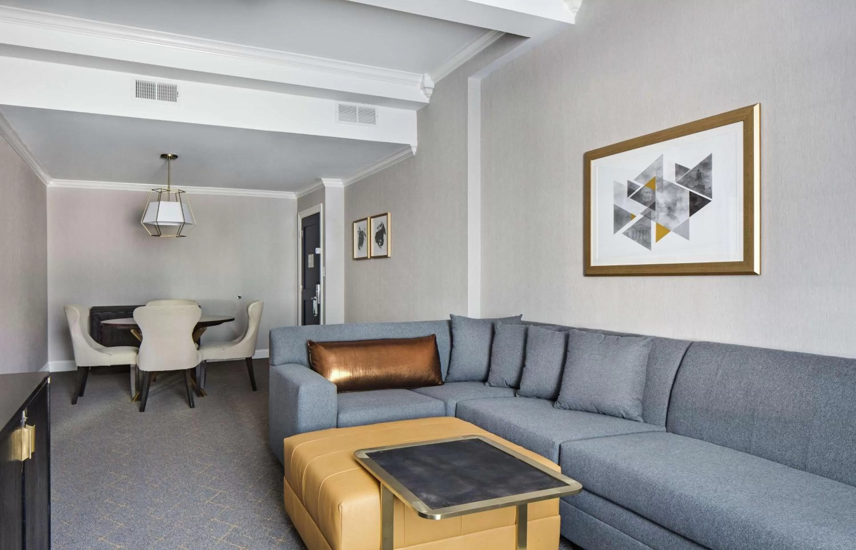 Living room in The Sire Hotel Lexington, Tapestry Collection by Hilton