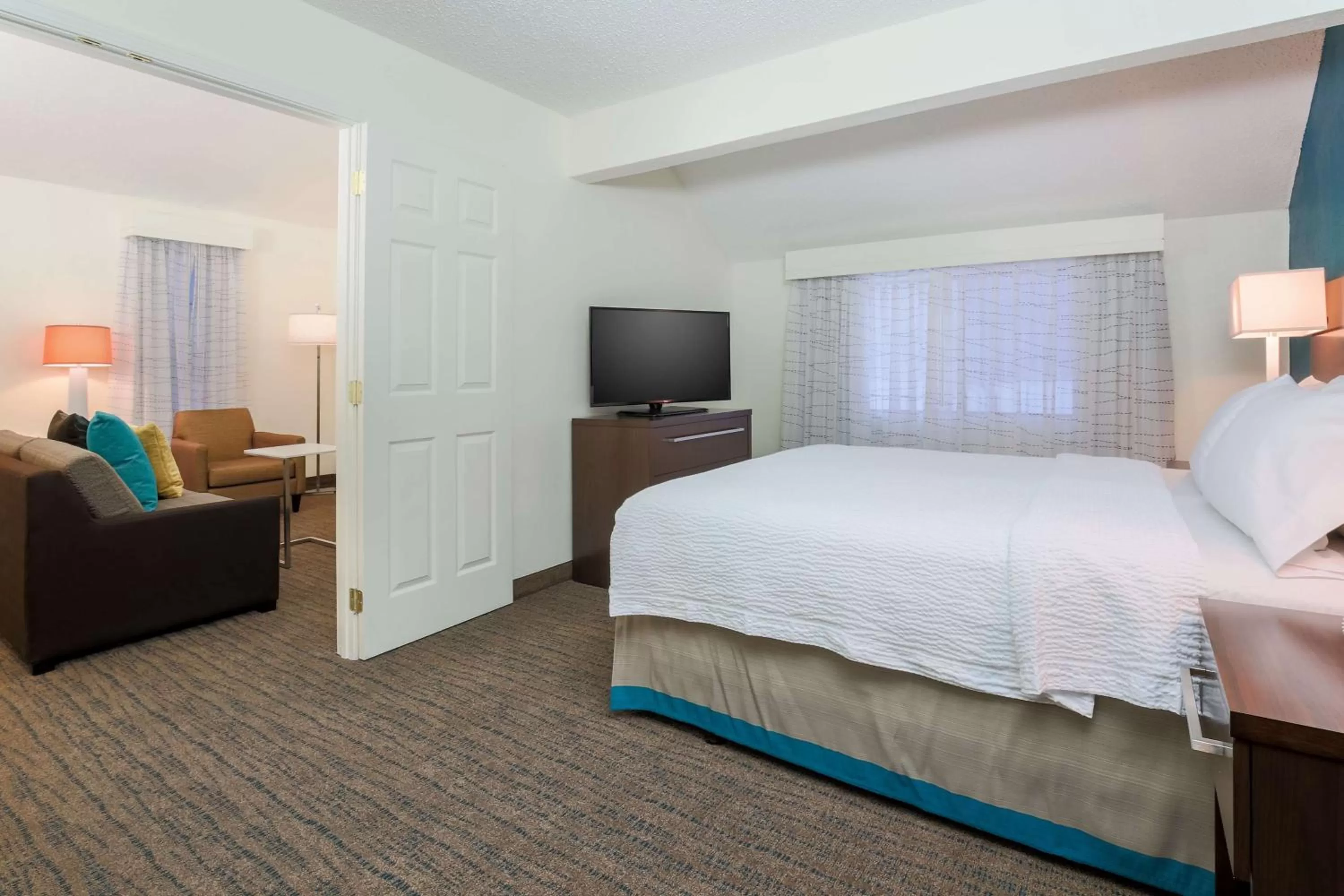 Photo of the whole room, Bed in Hawthorn Suites by Wyndham Tinton Falls