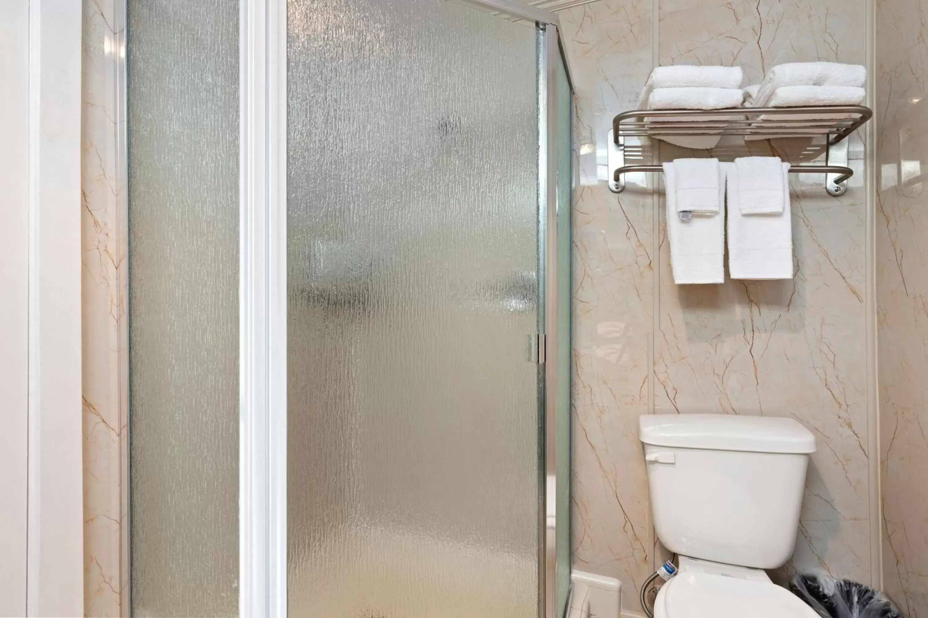 Shower, Bathroom in Konocti Harbor Resort