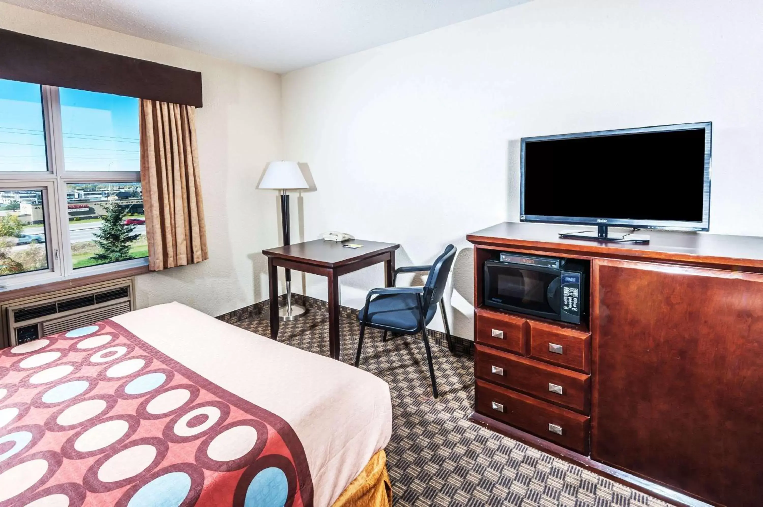 Photo of the whole room, TV/Entertainment Center in Super 8 by Wyndham Calgary/Airport