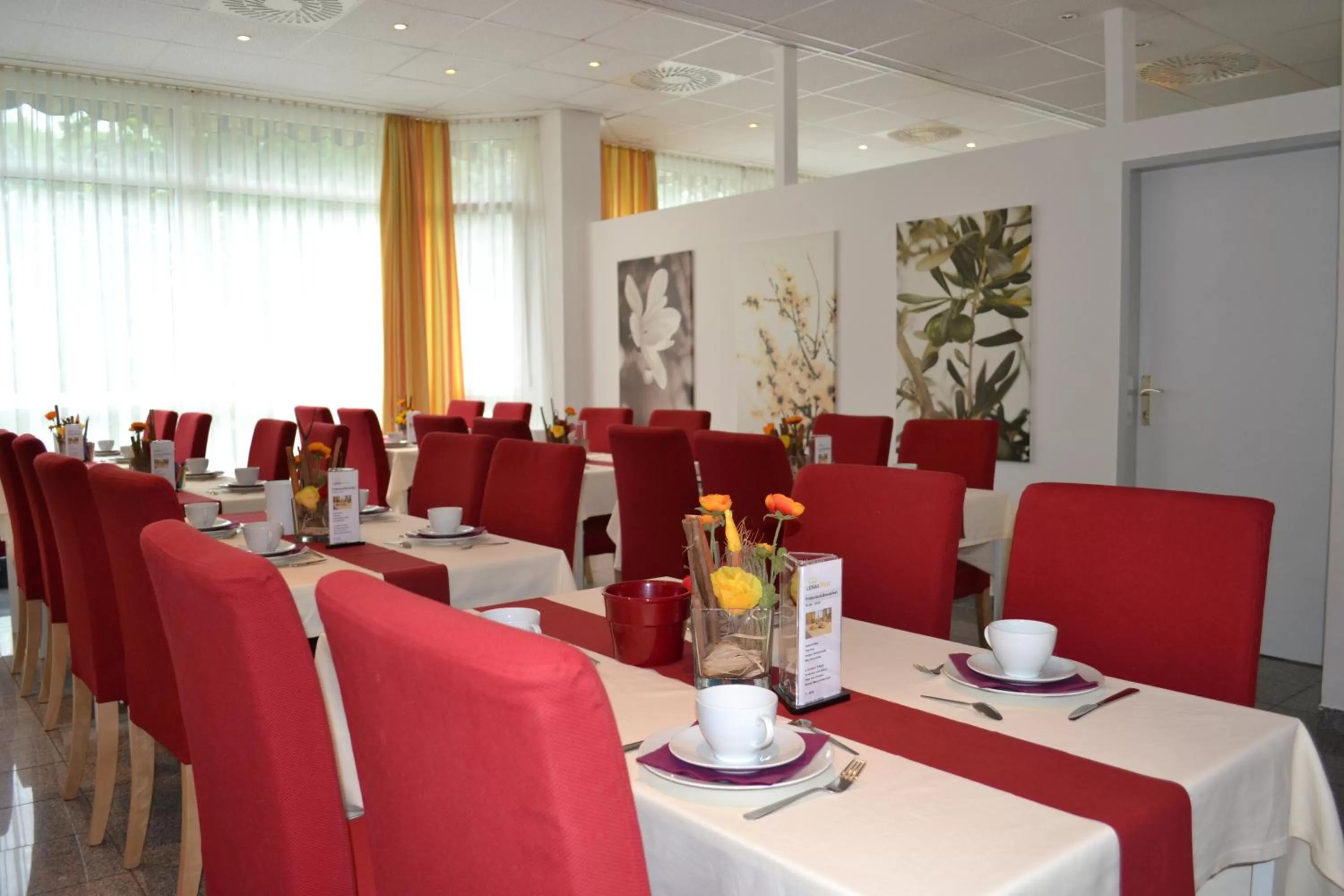 Restaurant/places to eat in Lenas West Hotel