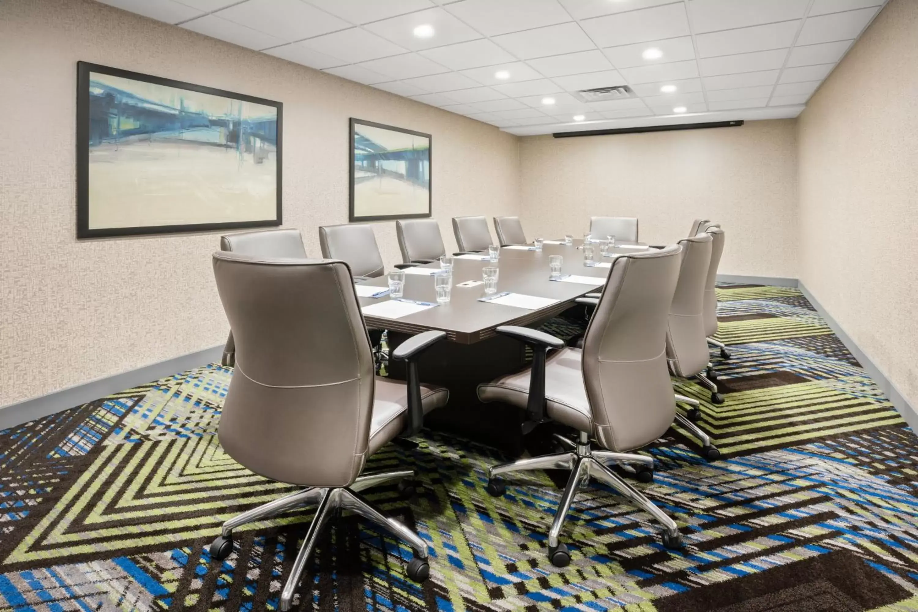 Meeting/conference room in Holiday Inn Express Hotel & Suites Marysville, an IHG Hotel