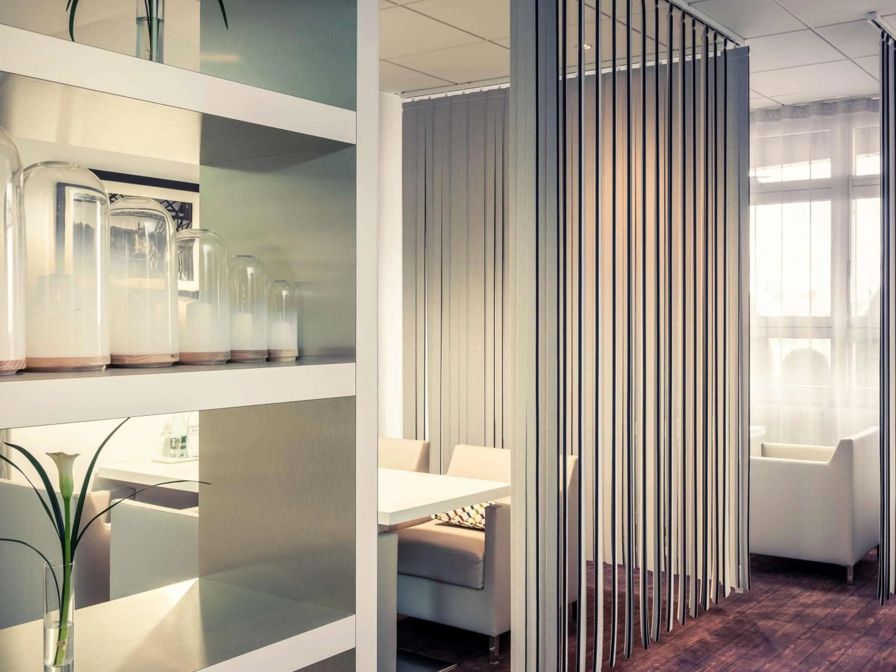 Property building, Bed in Mercure Paris Massy Gare TGV