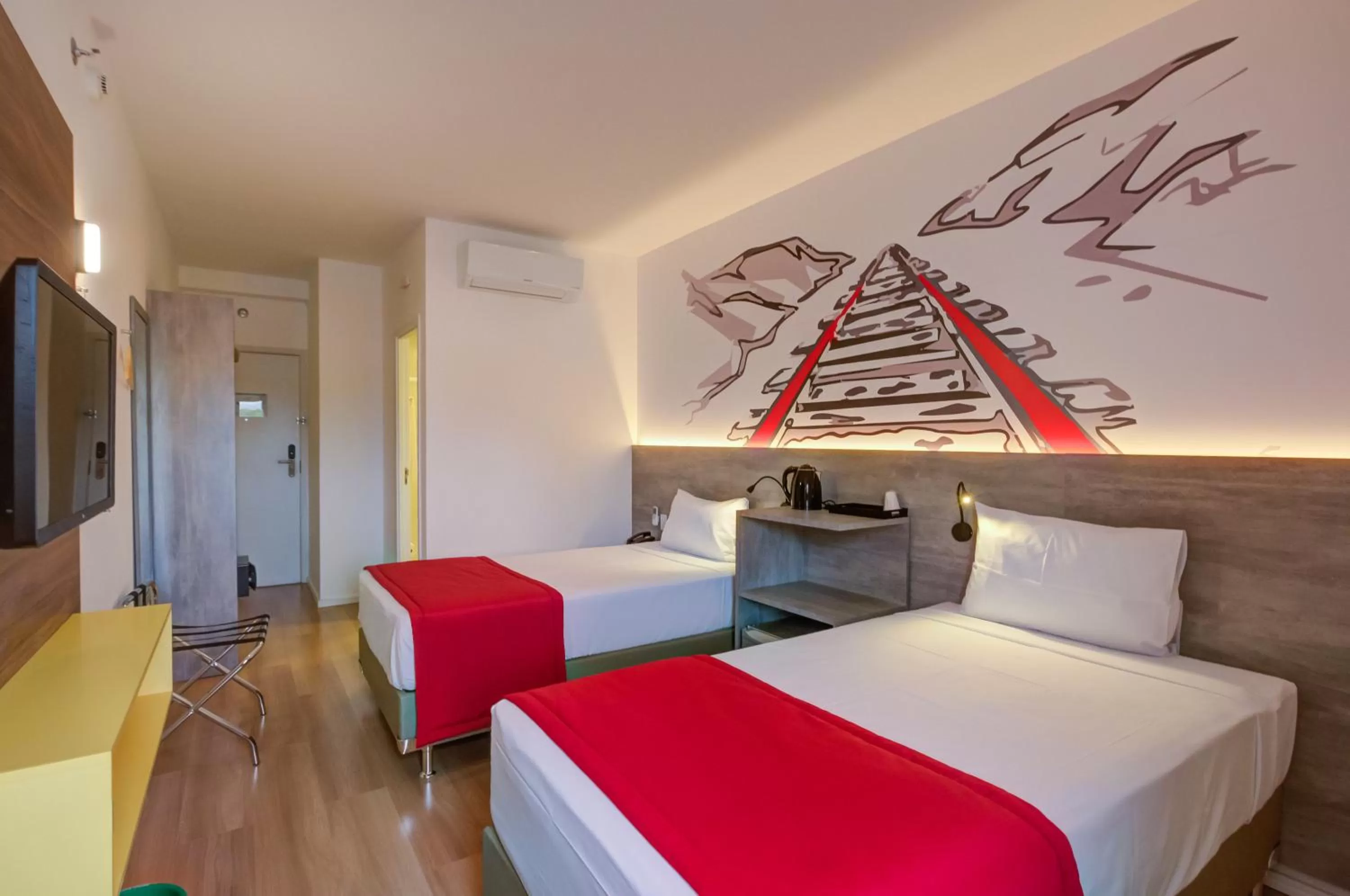 Photo of the whole room, Bed in Ramada Encore Cruzeiro