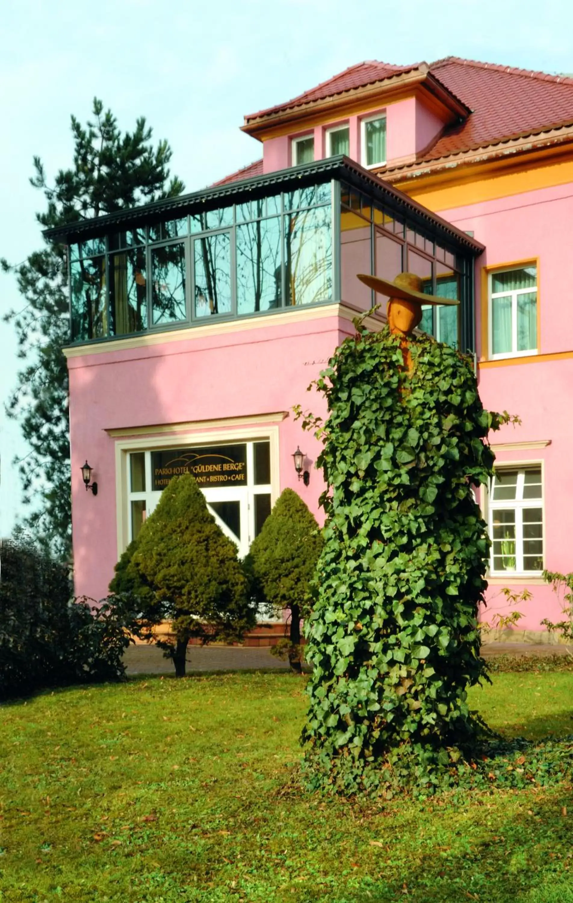 Photo of the whole room, Property Building in Parkhotel Güldene Berge