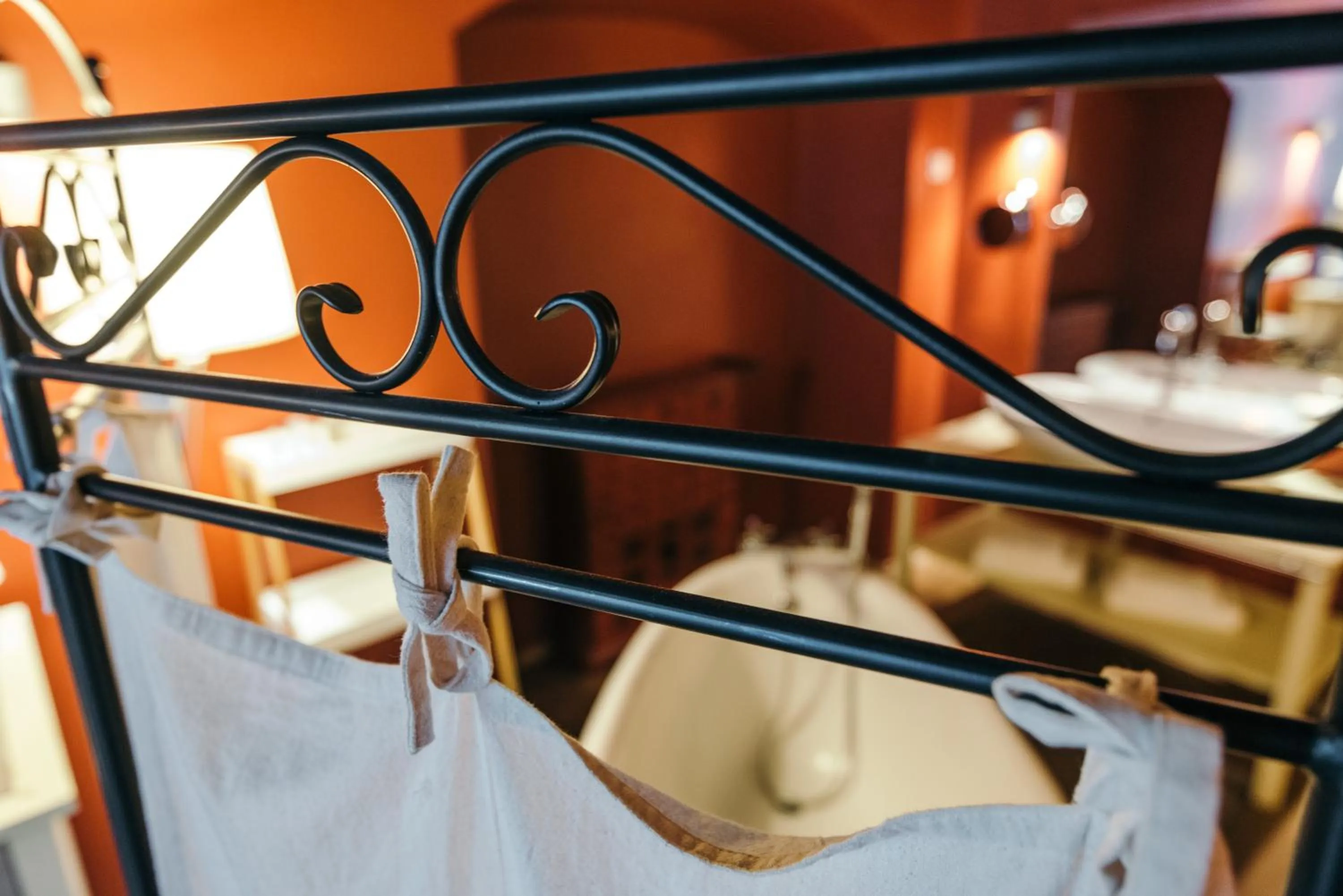 Bathroom, Bed in Merchants House Hotel