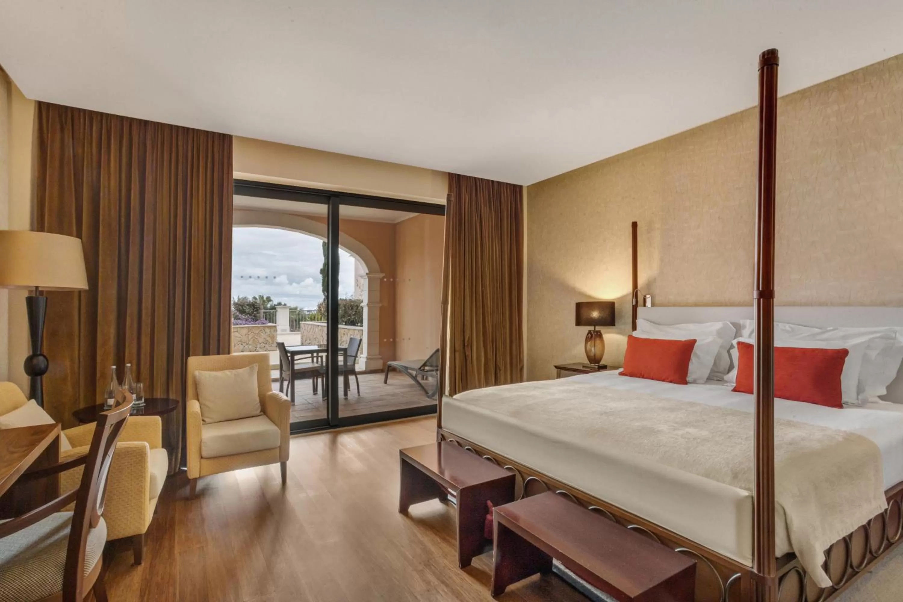 Property building, Bed in Cascade Wellness Resort