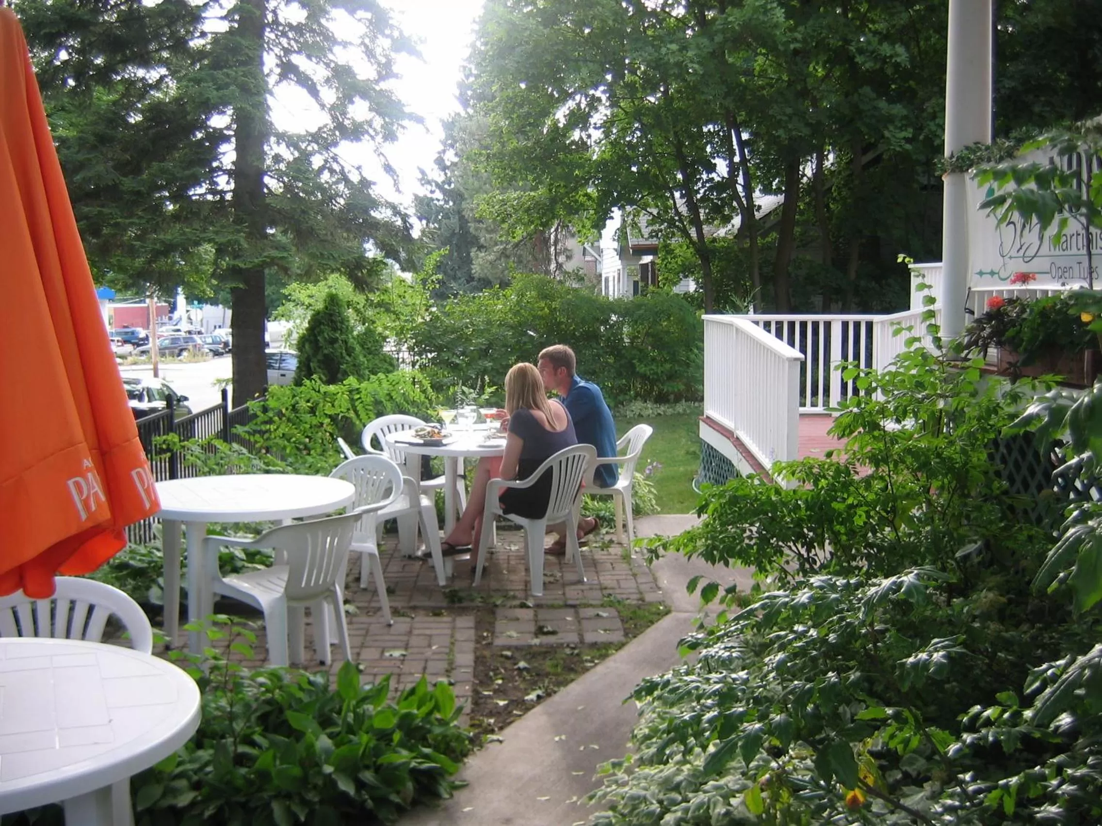 Facade/entrance in Greenbriar Inn