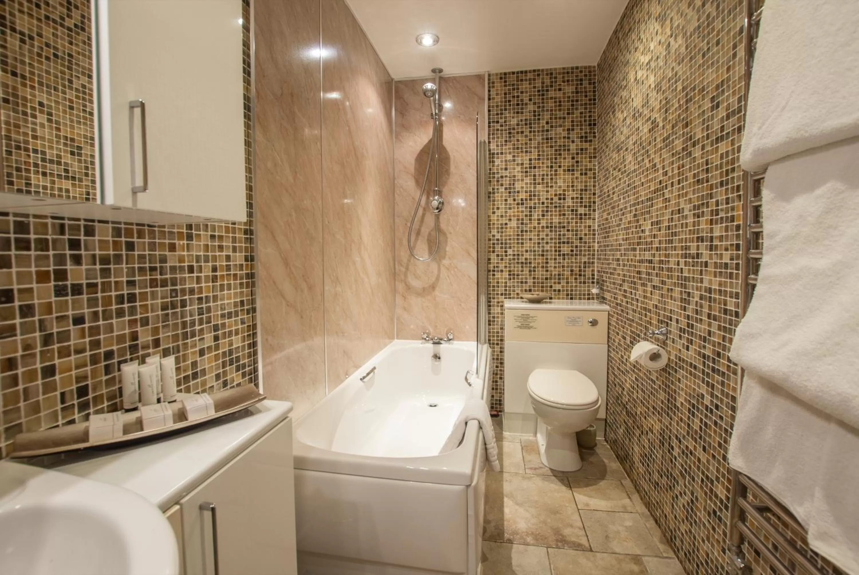 Shower in Exeter Court Hotel
