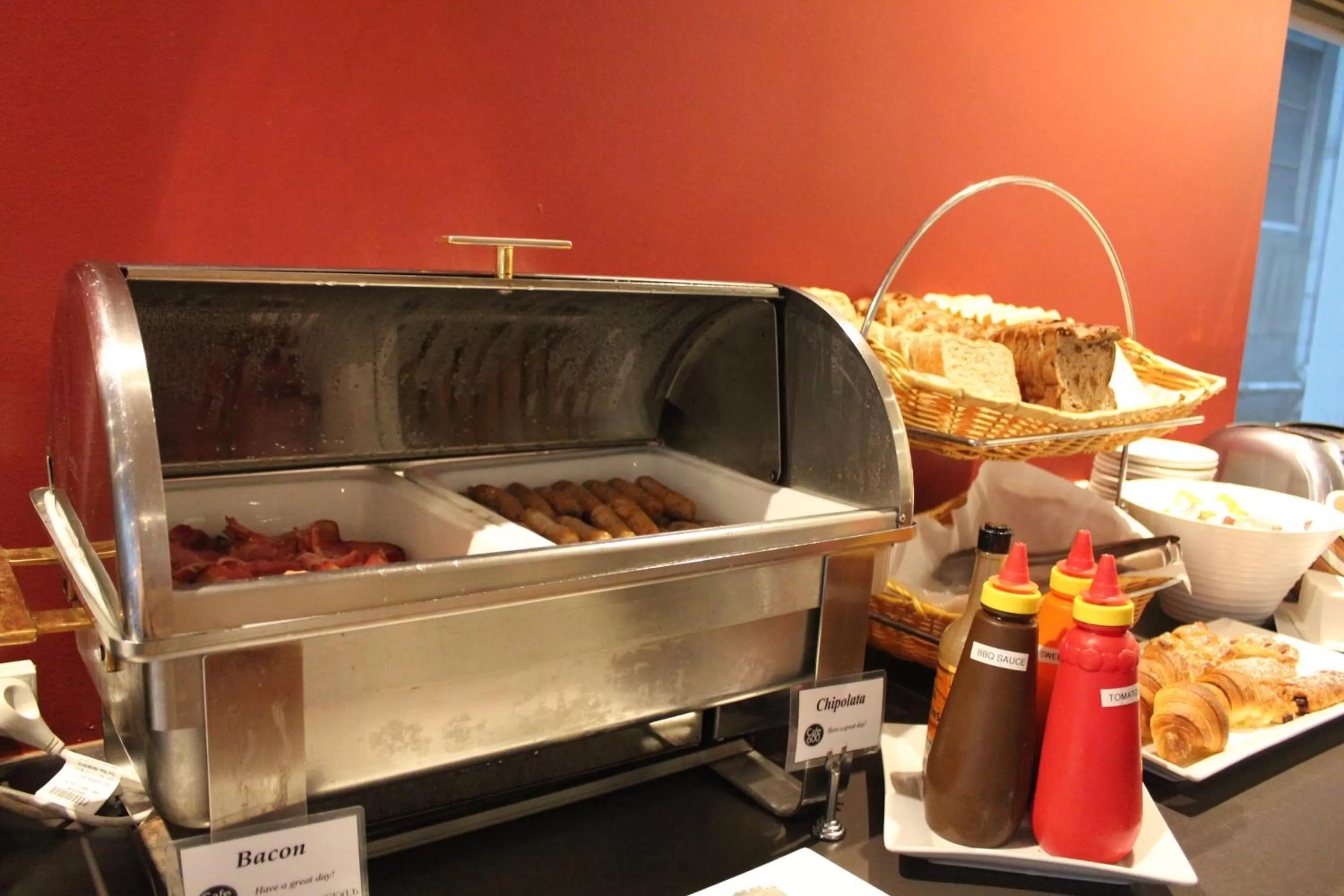 Food in YEHS Hotel Melbourne CBD