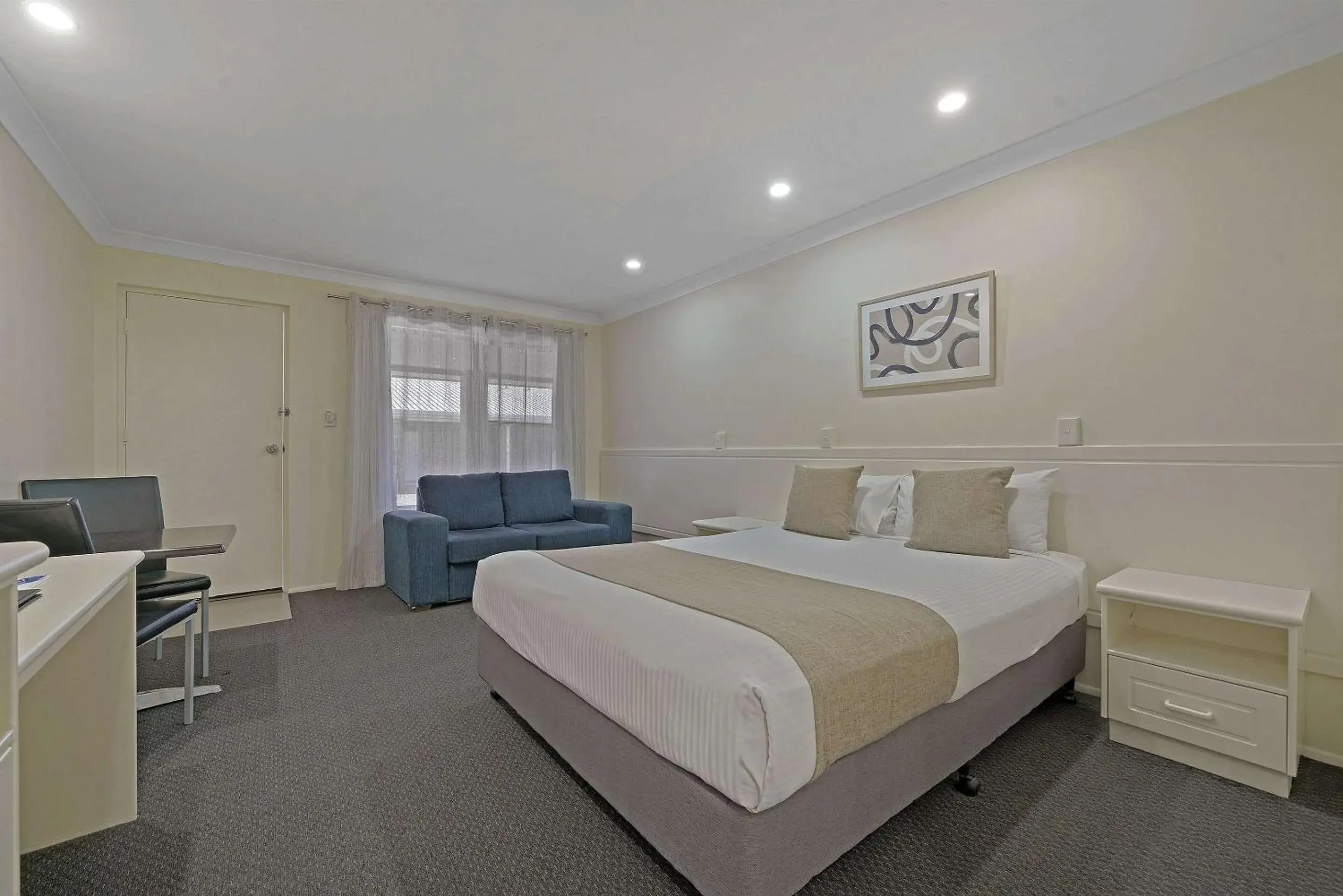 Bedroom, Bed in Comfort Inn Glenfield