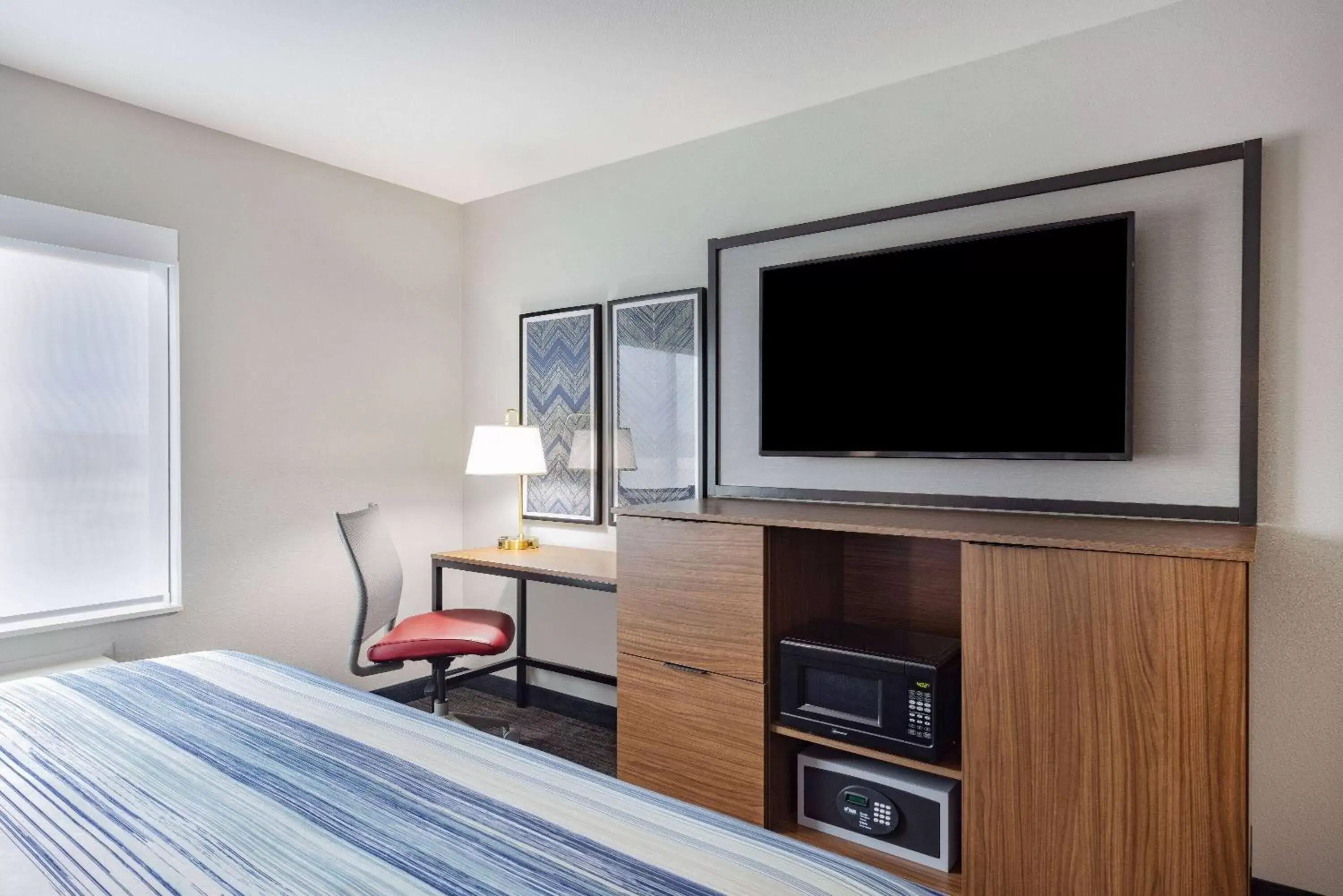 Photo of the whole room, TV/Entertainment Center in AmericInn by Wyndham International Falls
