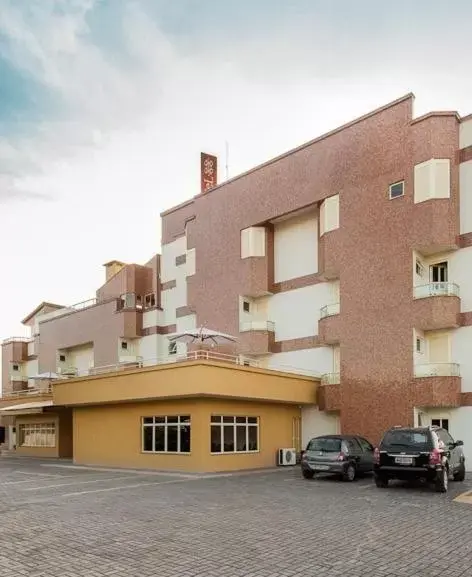 Facade/entrance in Hotel Dois H Facade/entrance in Hotel Dois H