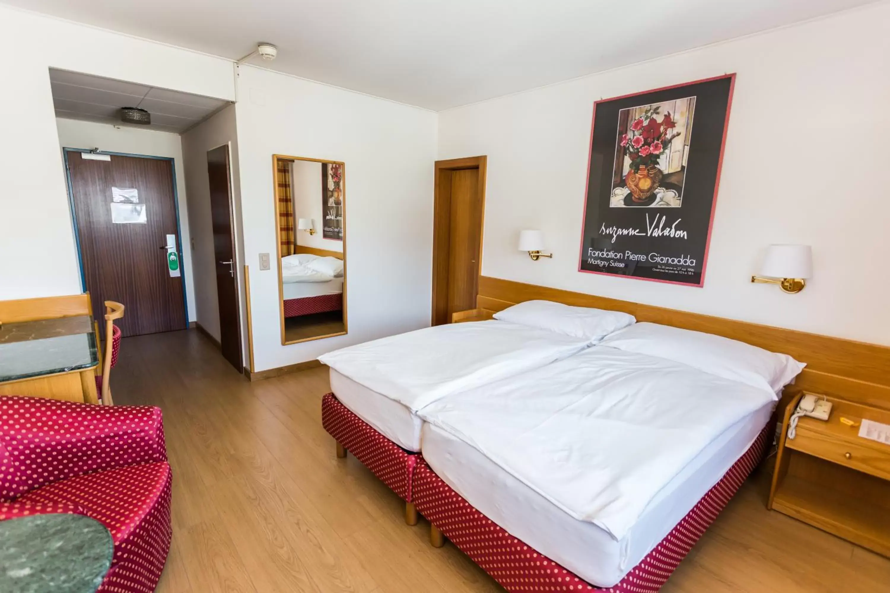 Bedroom in Hôtel du Rhône