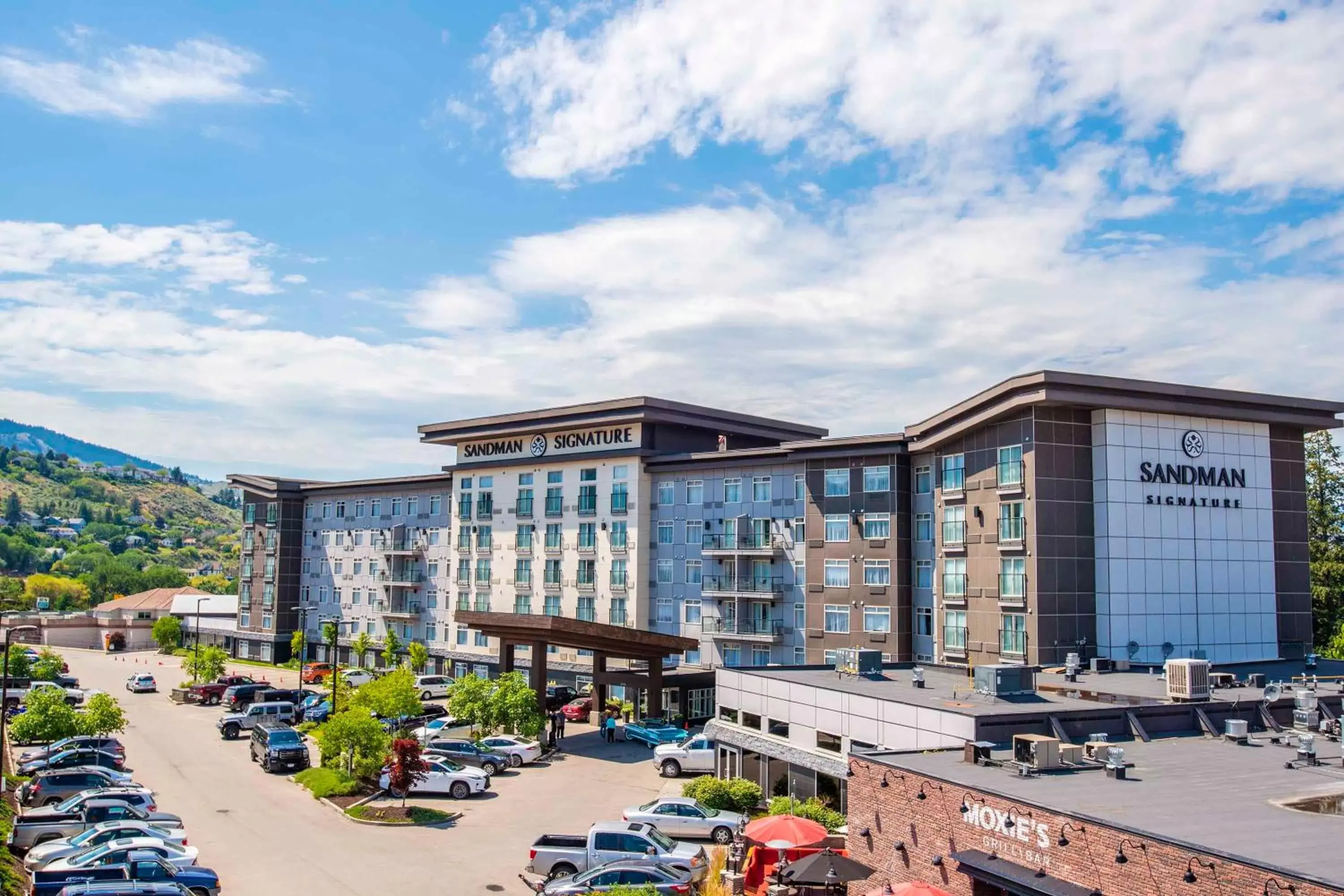 Property building in Sandman Signature Kamloops Hotel Property building in Sandman Signature Kamloops Hotel