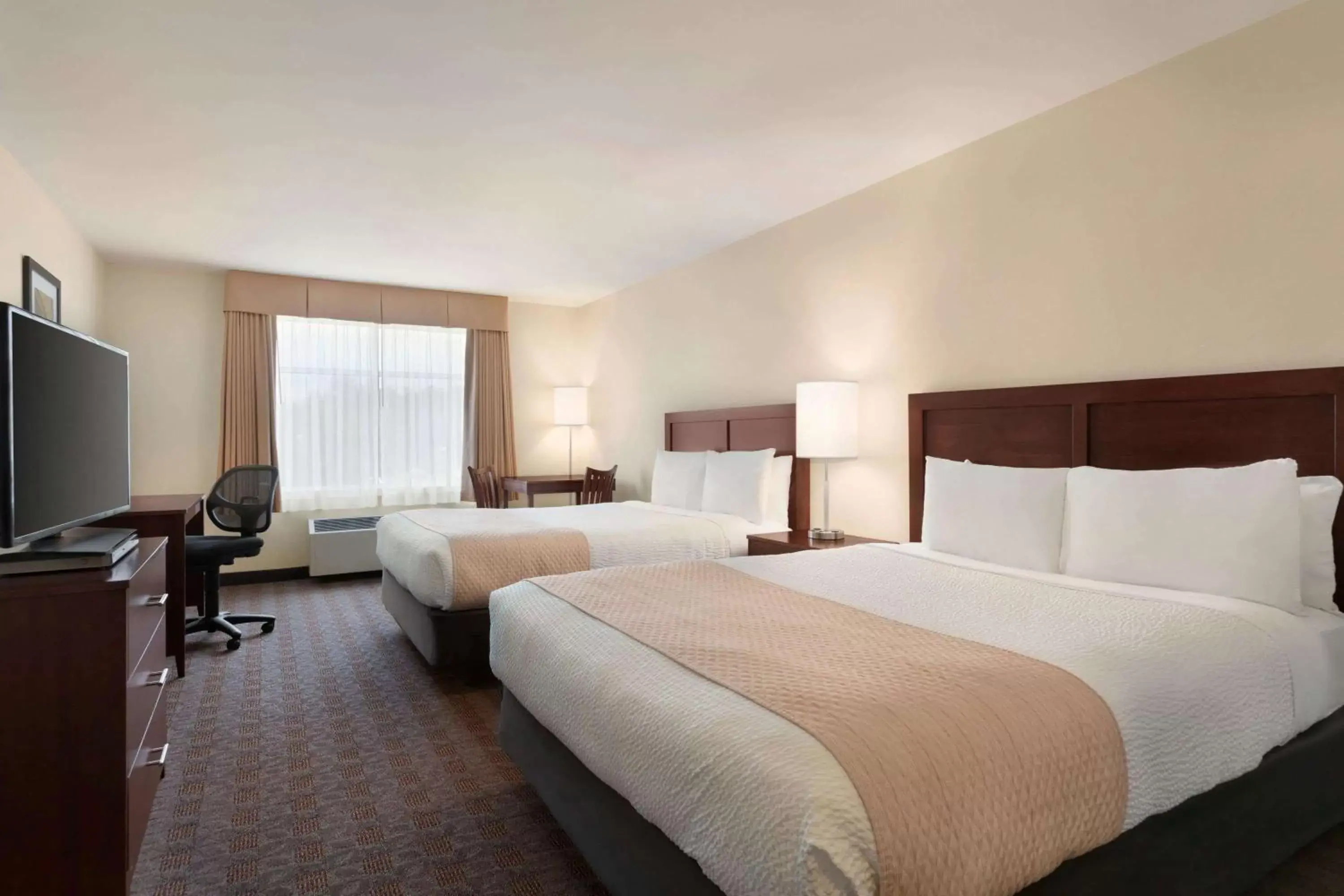 Photo of the whole room, Bed in Days Inn by Wyndham Ottawa Airport