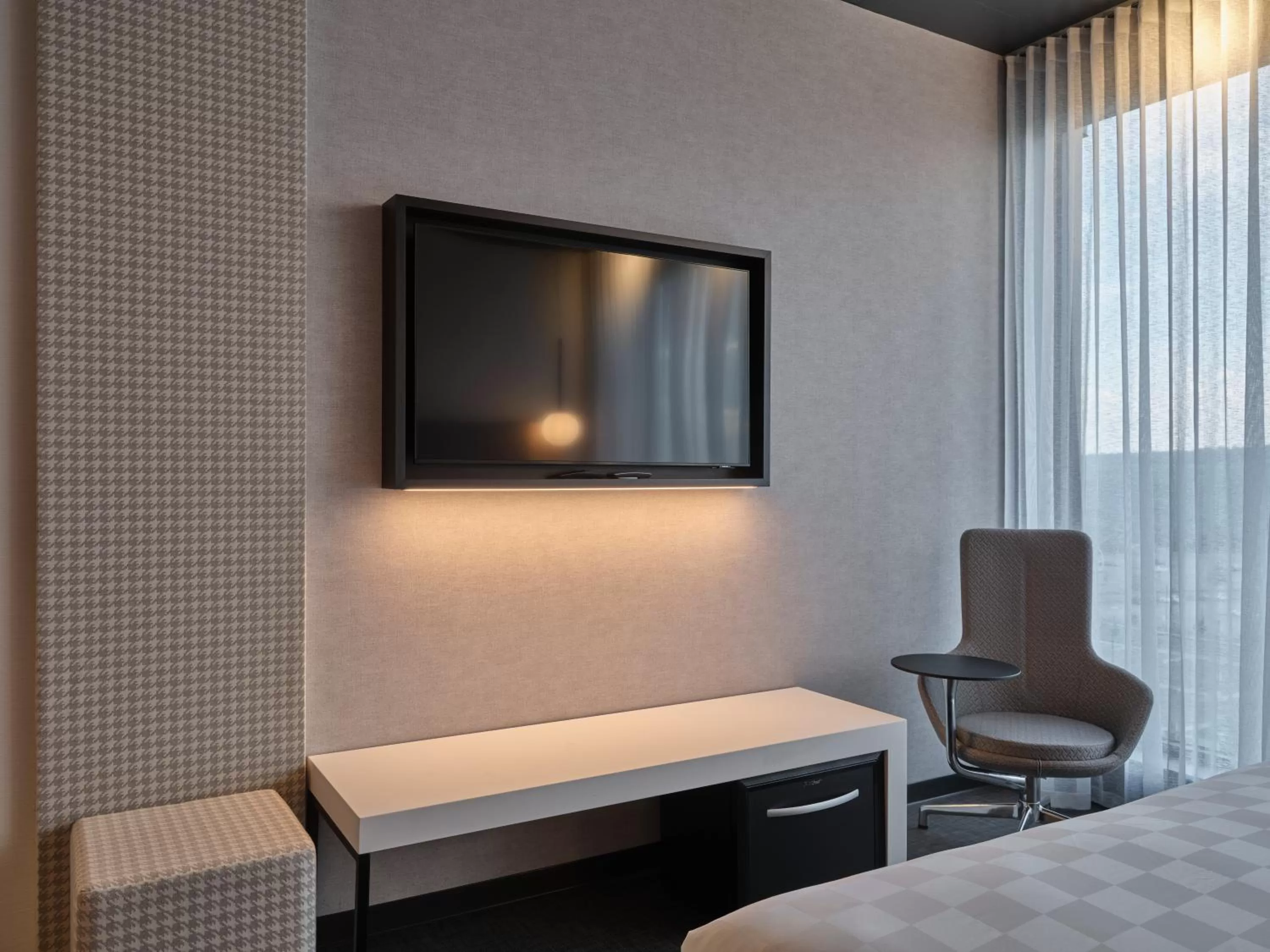 Bedroom, Bed in Alt Hotel Calgary University District