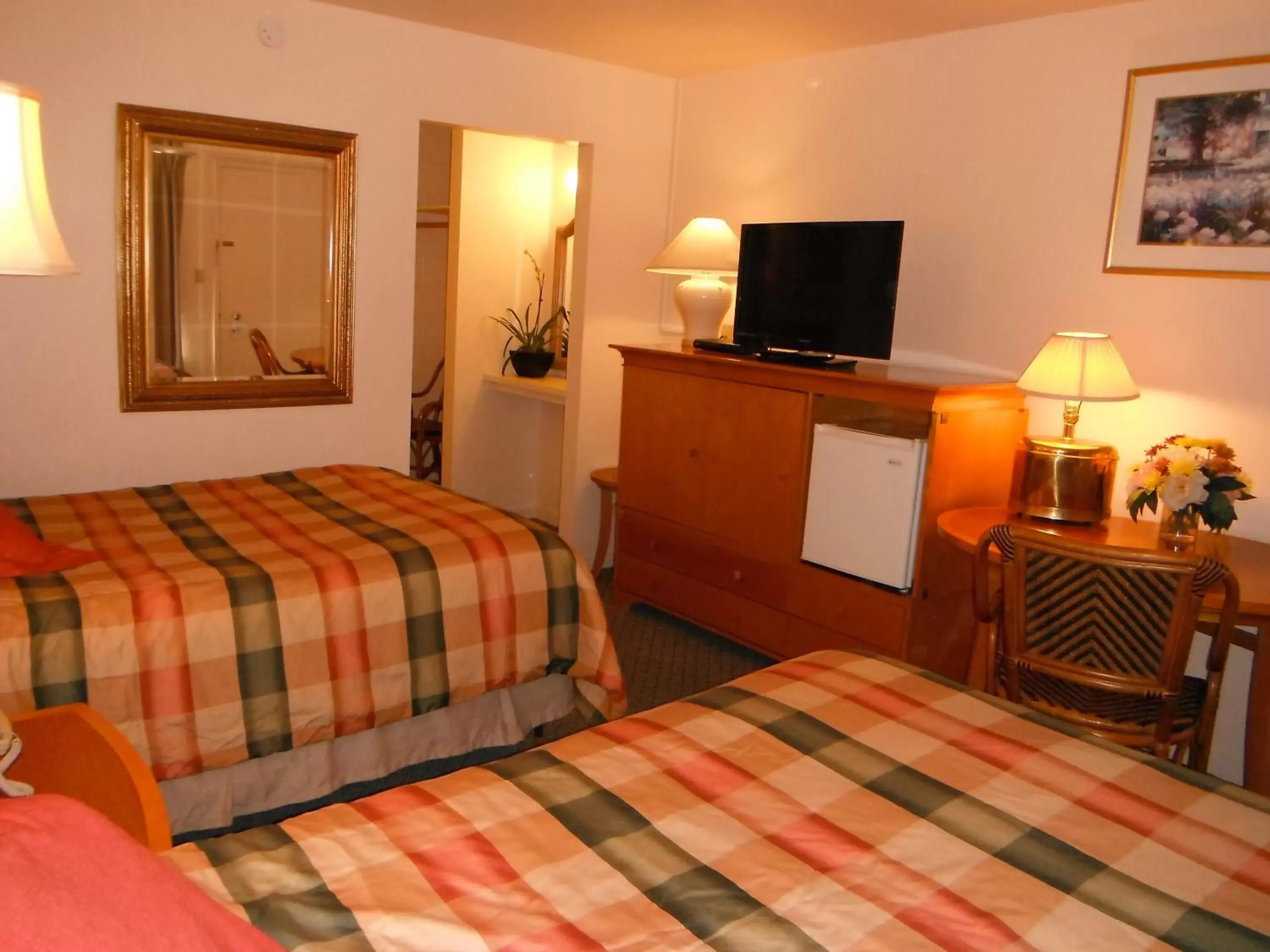 Bed in Colusa Riverside Inn