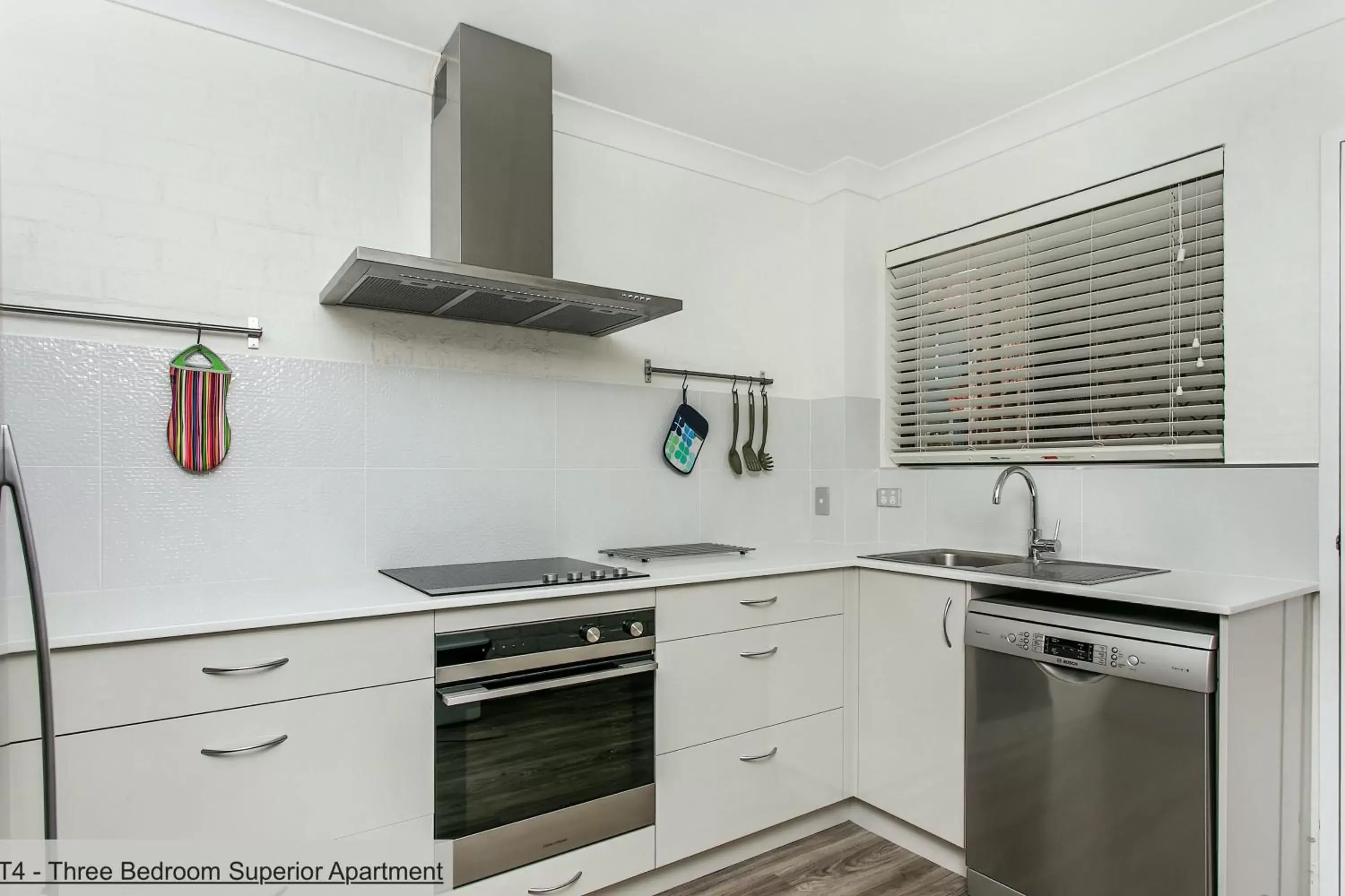 Kitchen/Kitchenette in The Terraces Main Beach