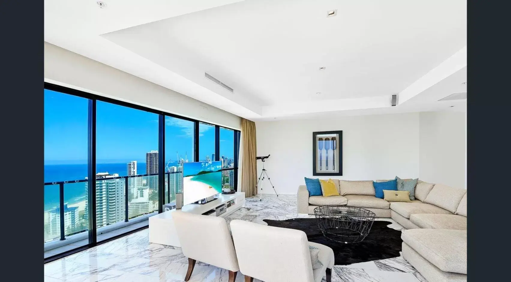 Living room, Seating Area in Artique Surfers Paradise - Official