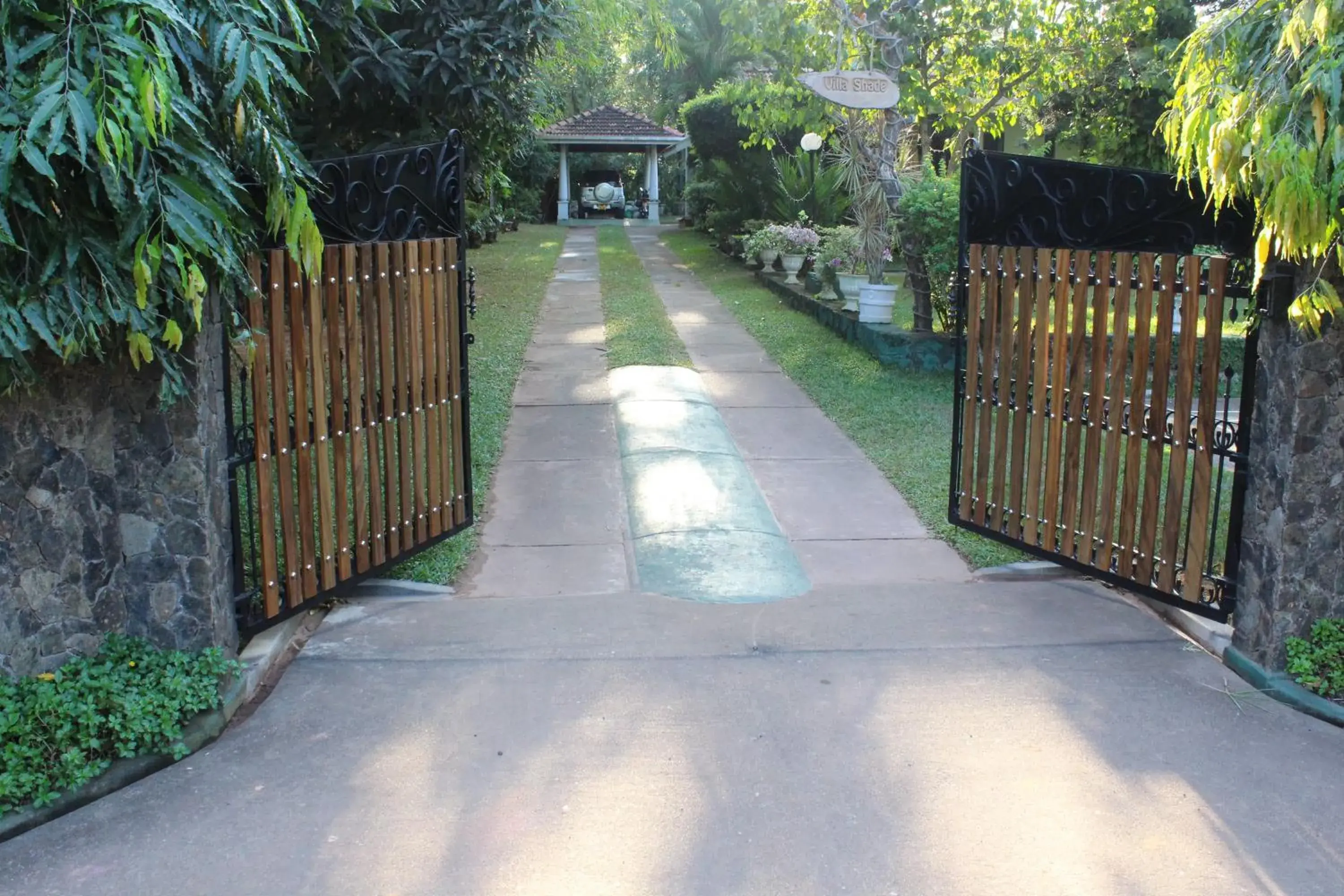 Facade/entrance in Villa Shade