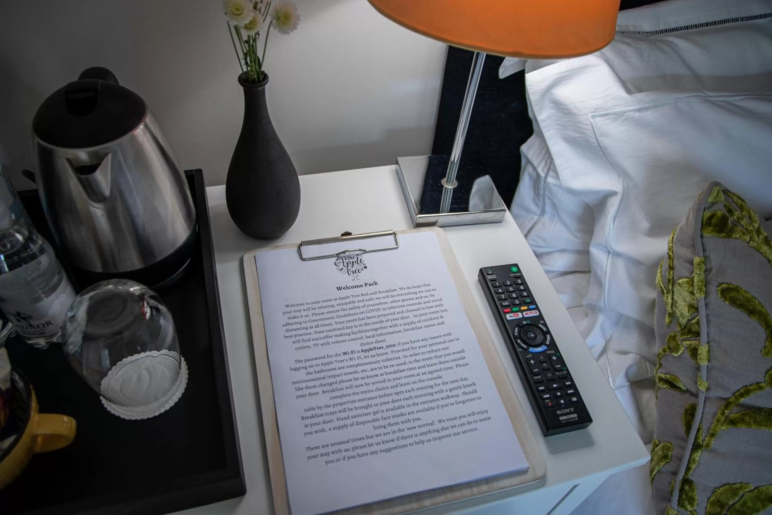 Bed in Apple Tree Bed and Breakfast