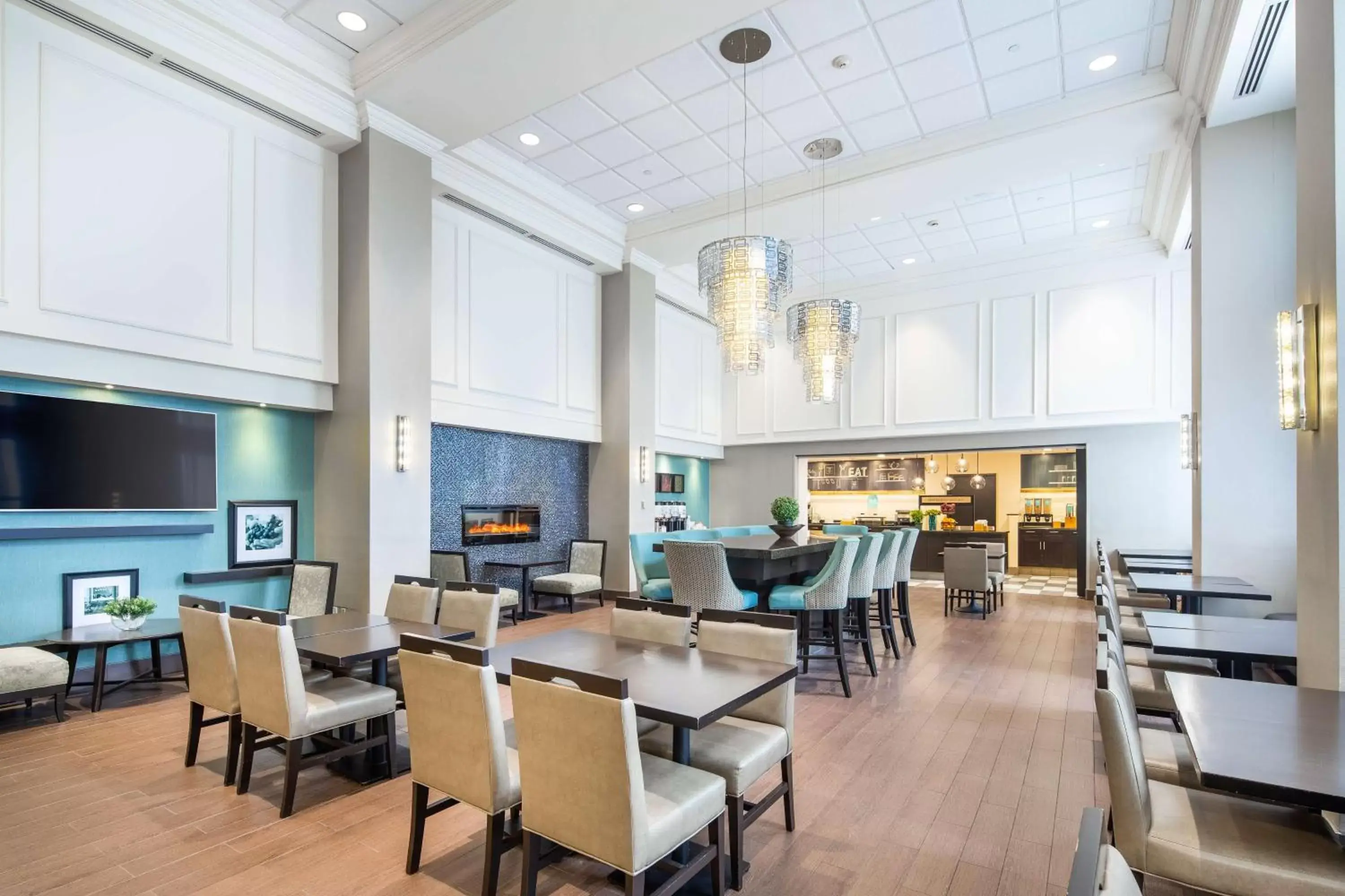 Restaurant/Places to Eat in Hampton Inn & Suites by Hilton Toronto Airport