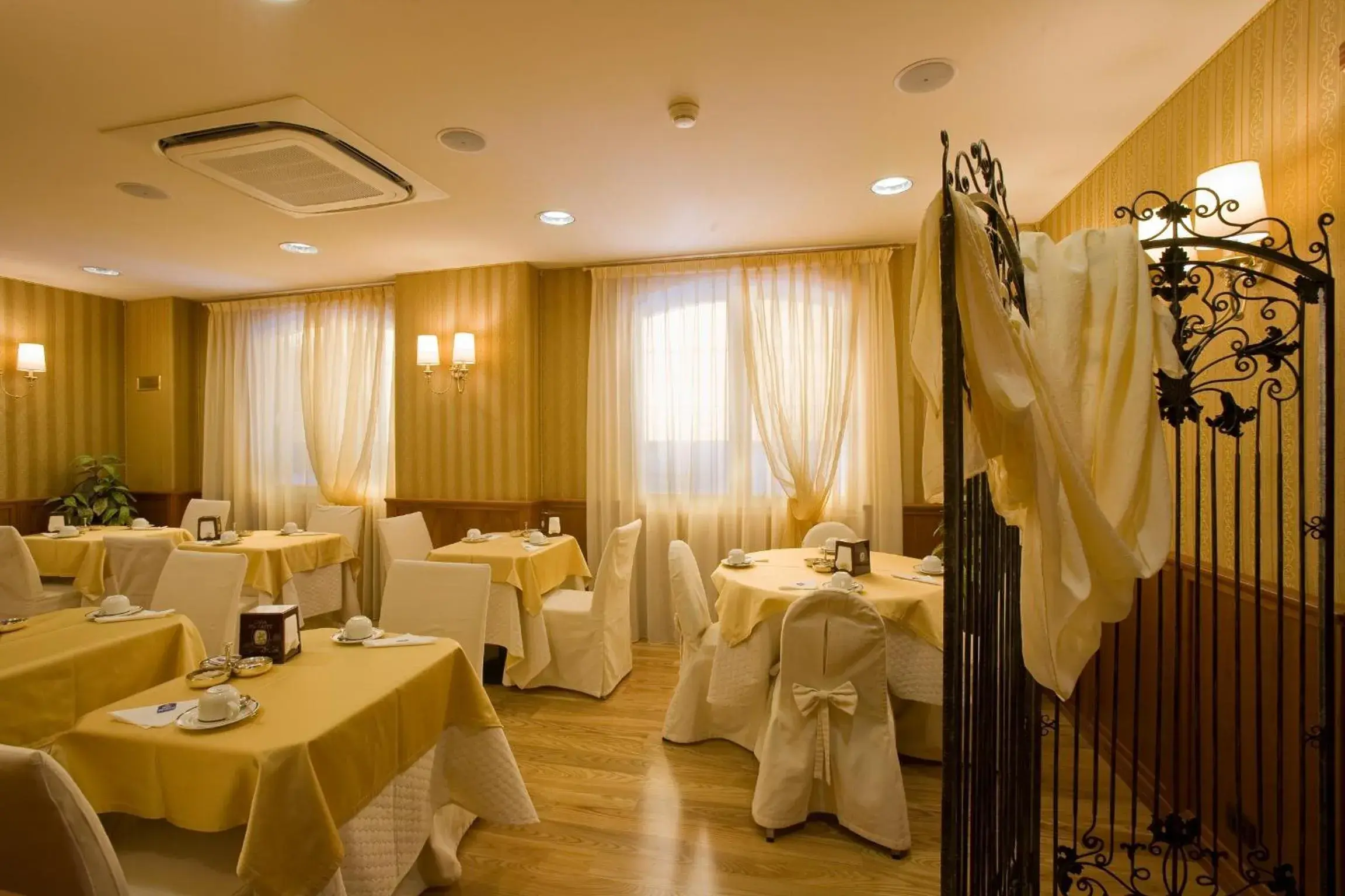 Restaurant/Places to Eat in Hotel Principe di Piemonte