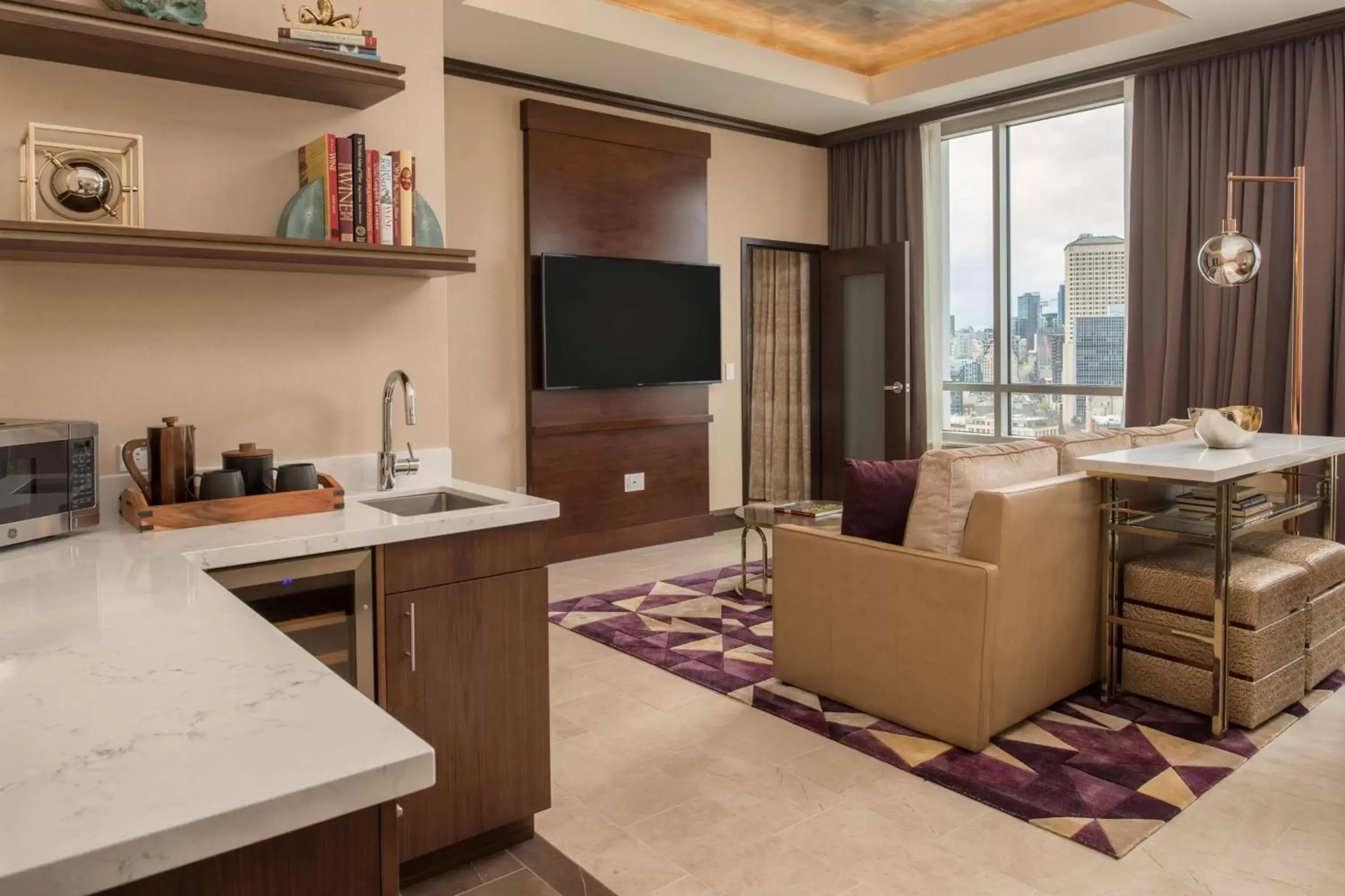 Bedroom, TV/Entertainment Center in Embassy Suites By Hilton Seattle Downtown Pioneer Square