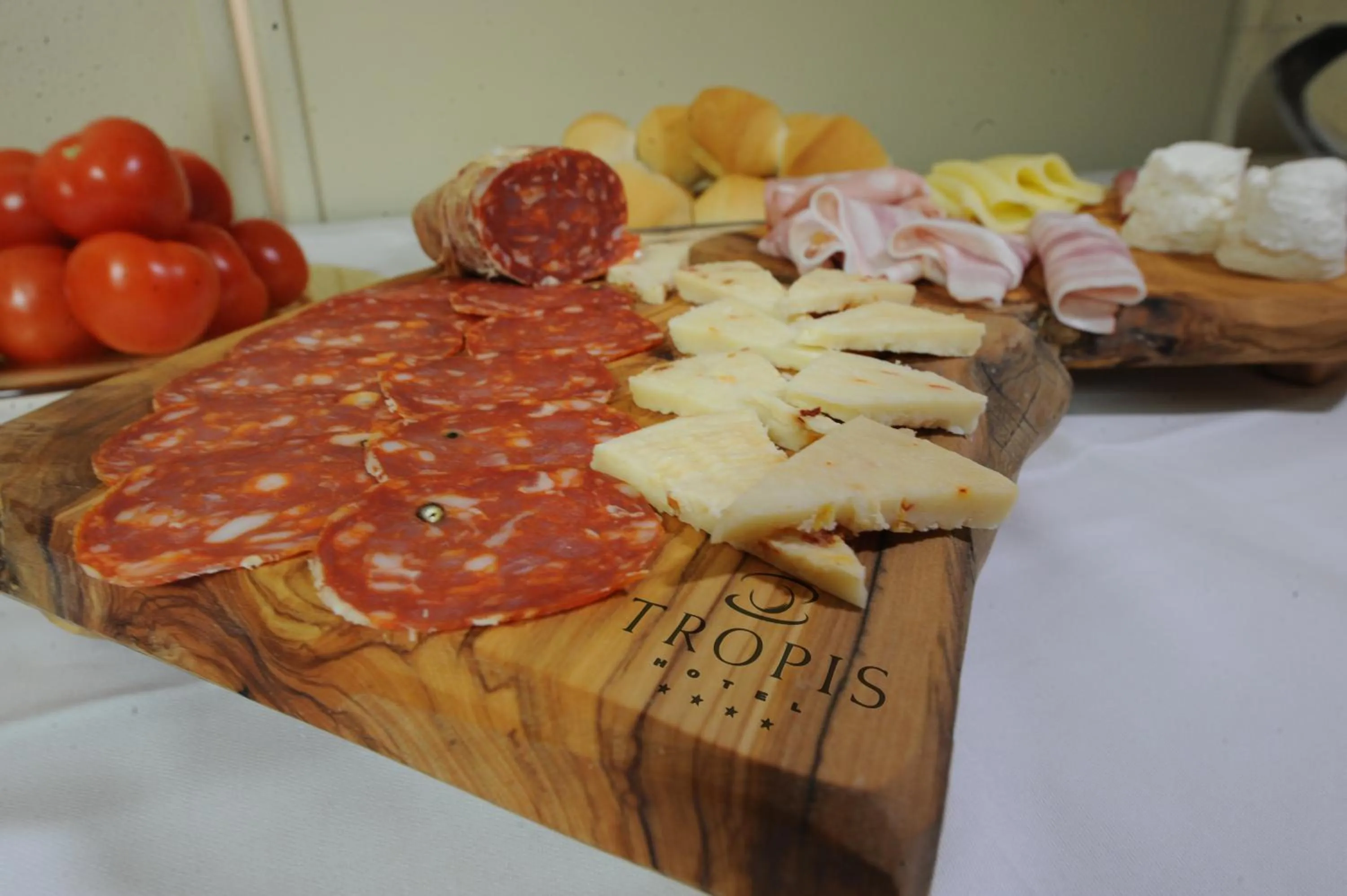 Restaurant/places to eat in Tropis Hotel