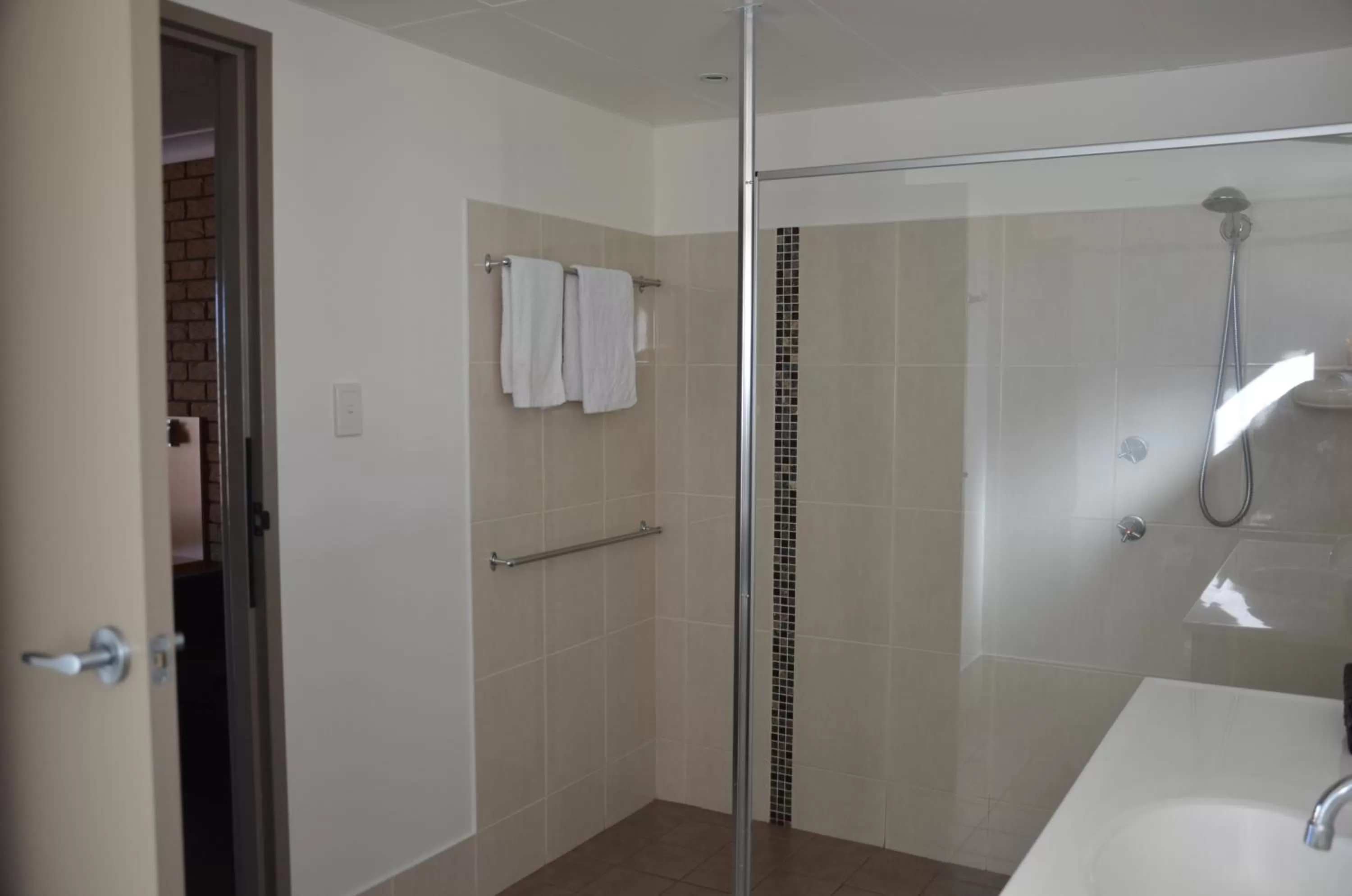 Bathroom in Sunray Motor Inn