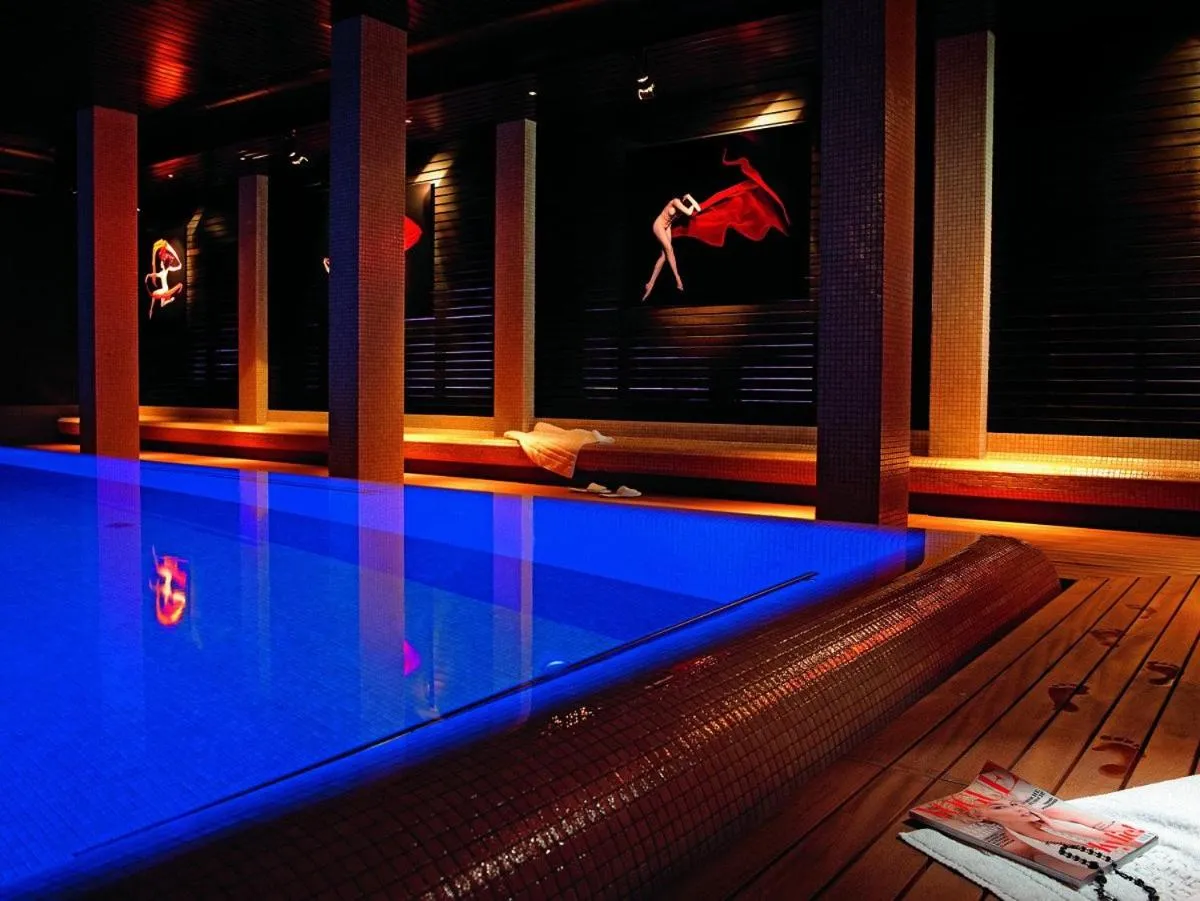 Swimming pool in Post Hotel Weggis