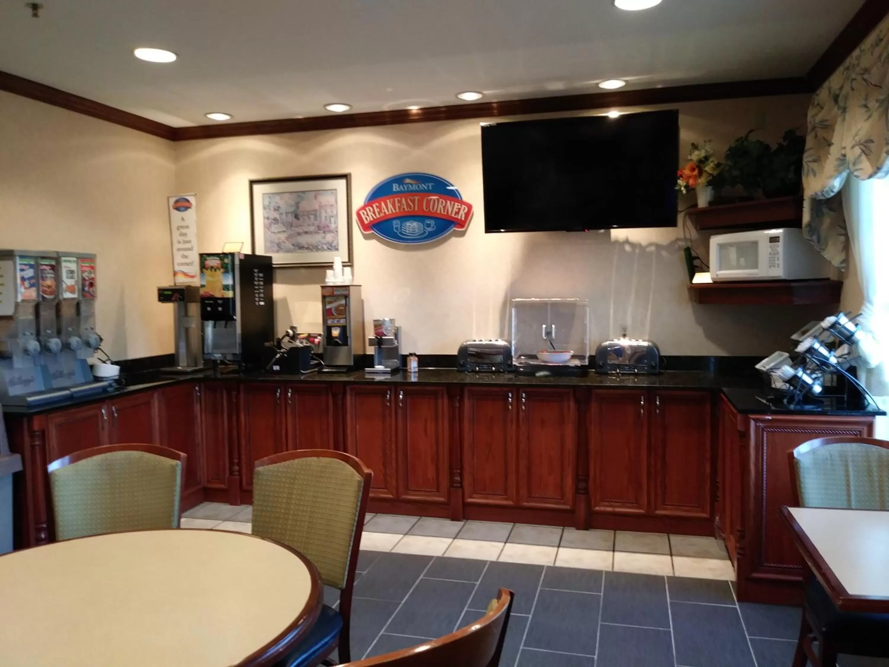 Food and drinks in Baymont by Wyndham Waterford/Burlington WI